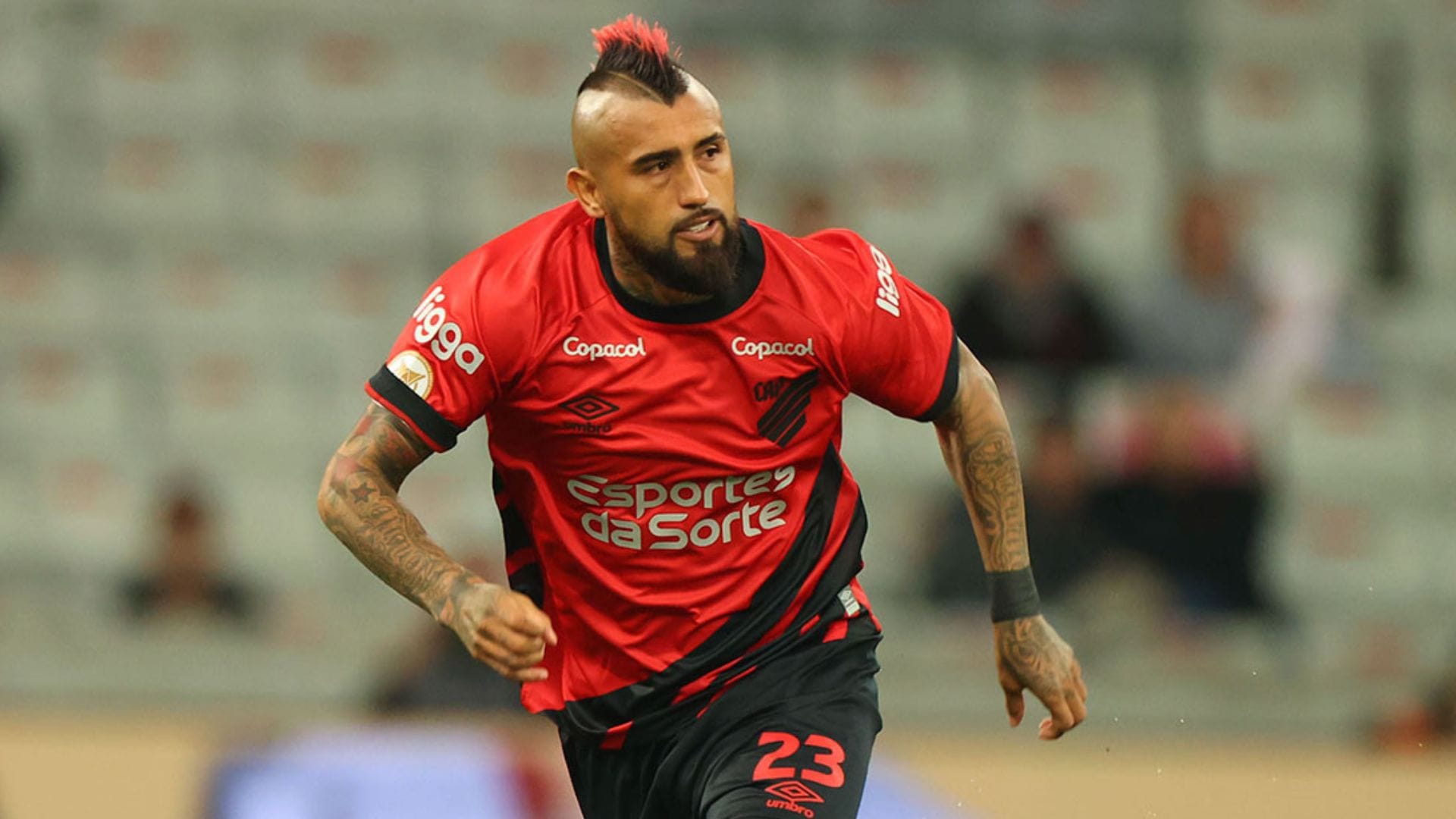 Arturo Vidal jugó un tiempo en el empate del Paranaense y llegará bien a las Clasificatorias