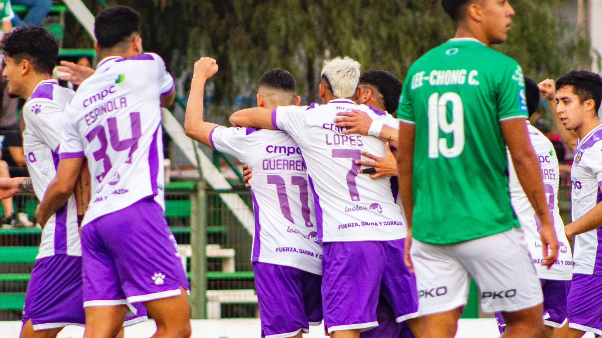 Deportes Concepción sacó un gran triunfo de visita y sigue firme por mantener la categoría