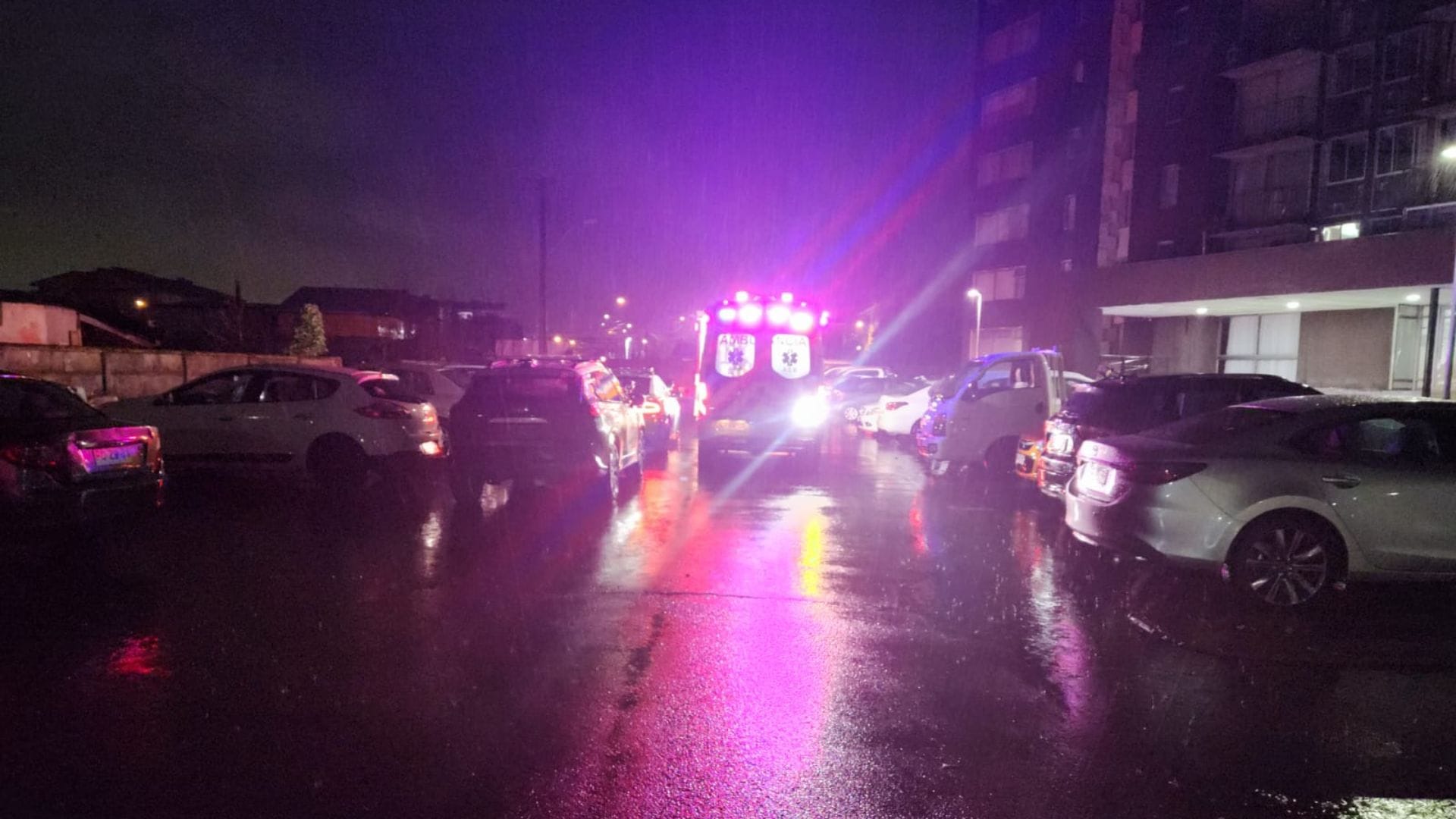 Hualpén: Hombre de 33 años está grave tras caer desde el piso 9 en un condominio de departamentos