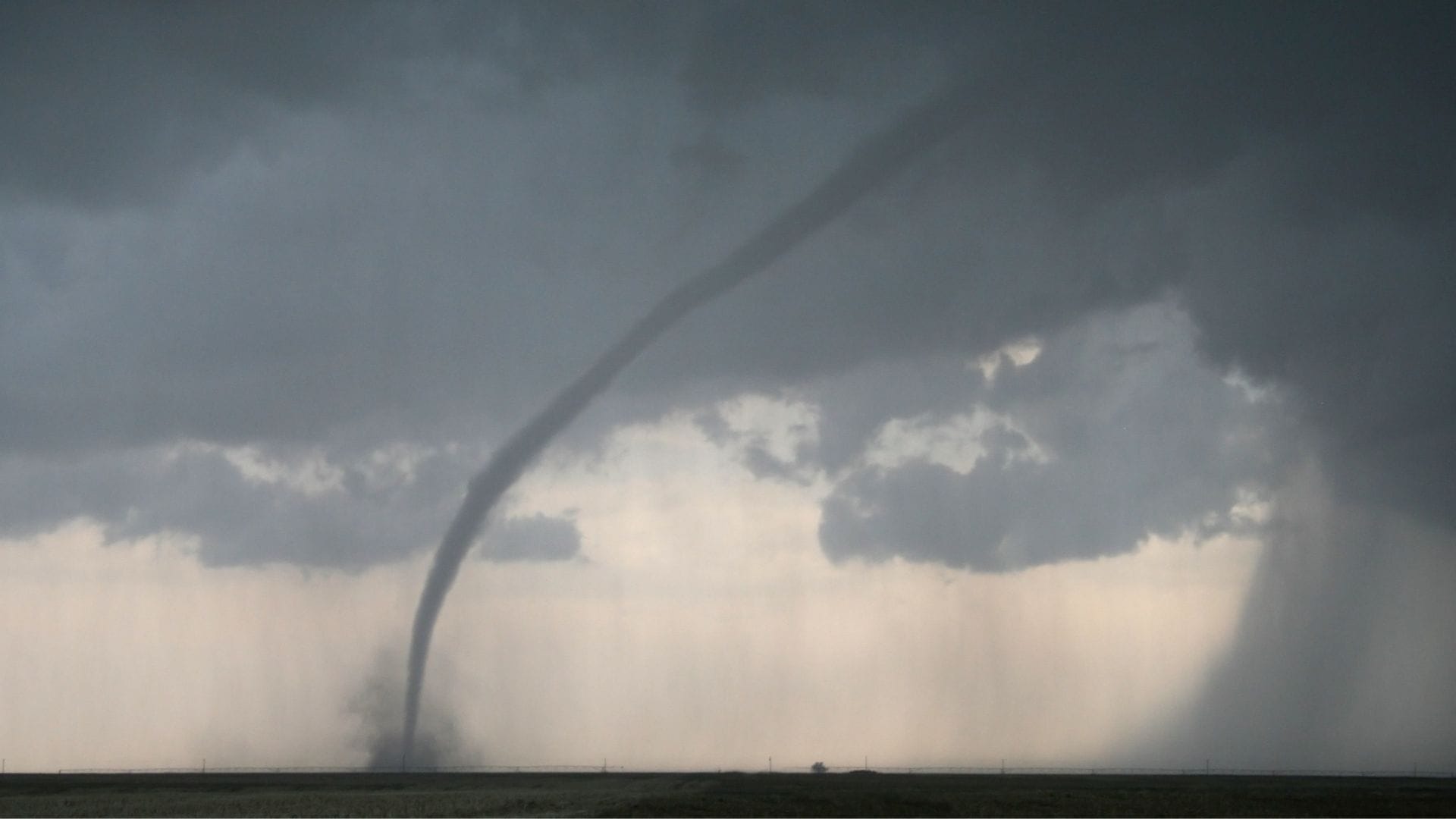 Emiten aviso por probable desarrollo de tornados en el Biobío y otras 4 regiones: ¿Qué zonas afectaría?