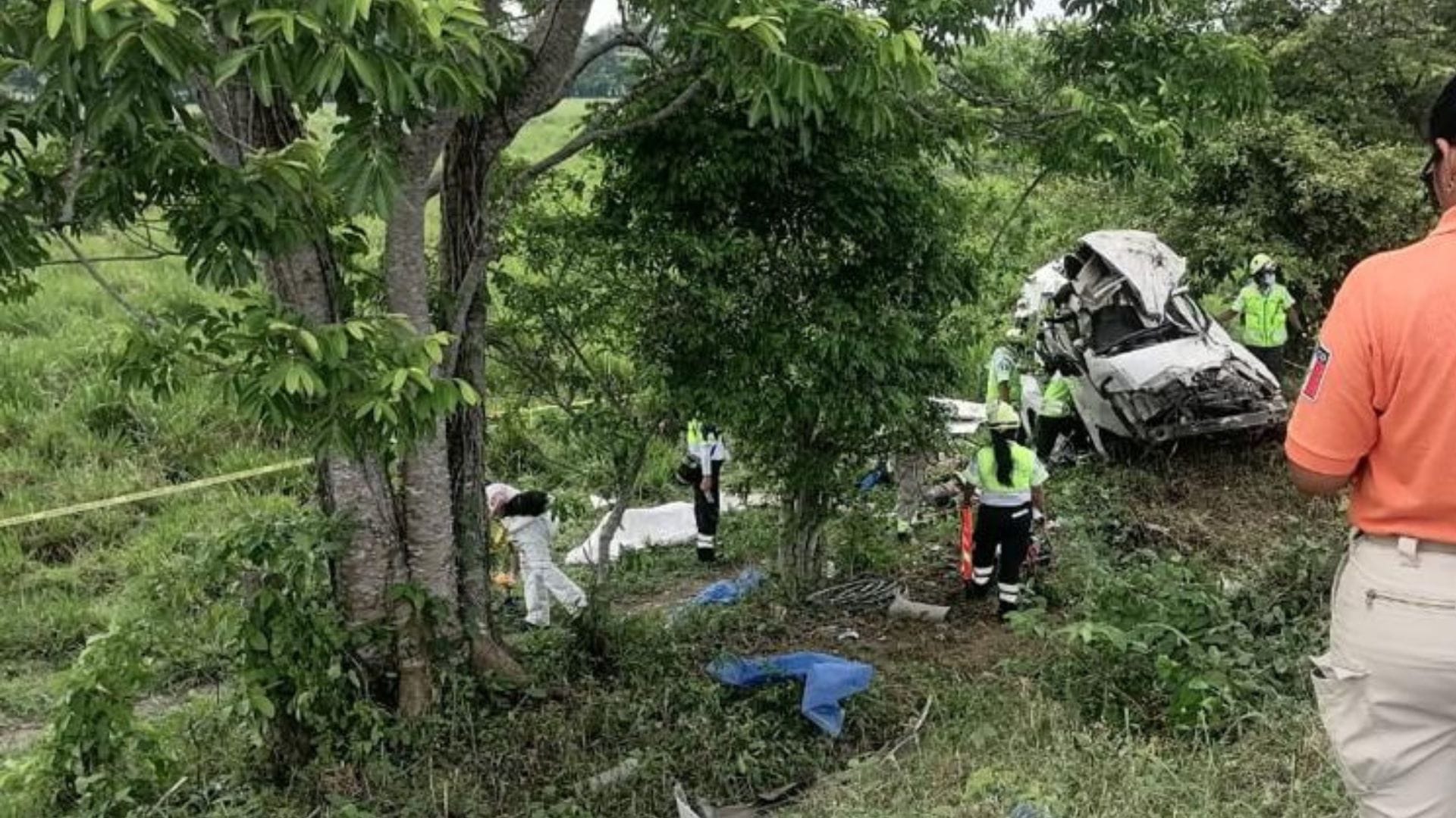 Todas las víctimas son migrantes: Cinco fallecidos y 18 heridos tras el volcamiento de un furgón a alta velocidad en México