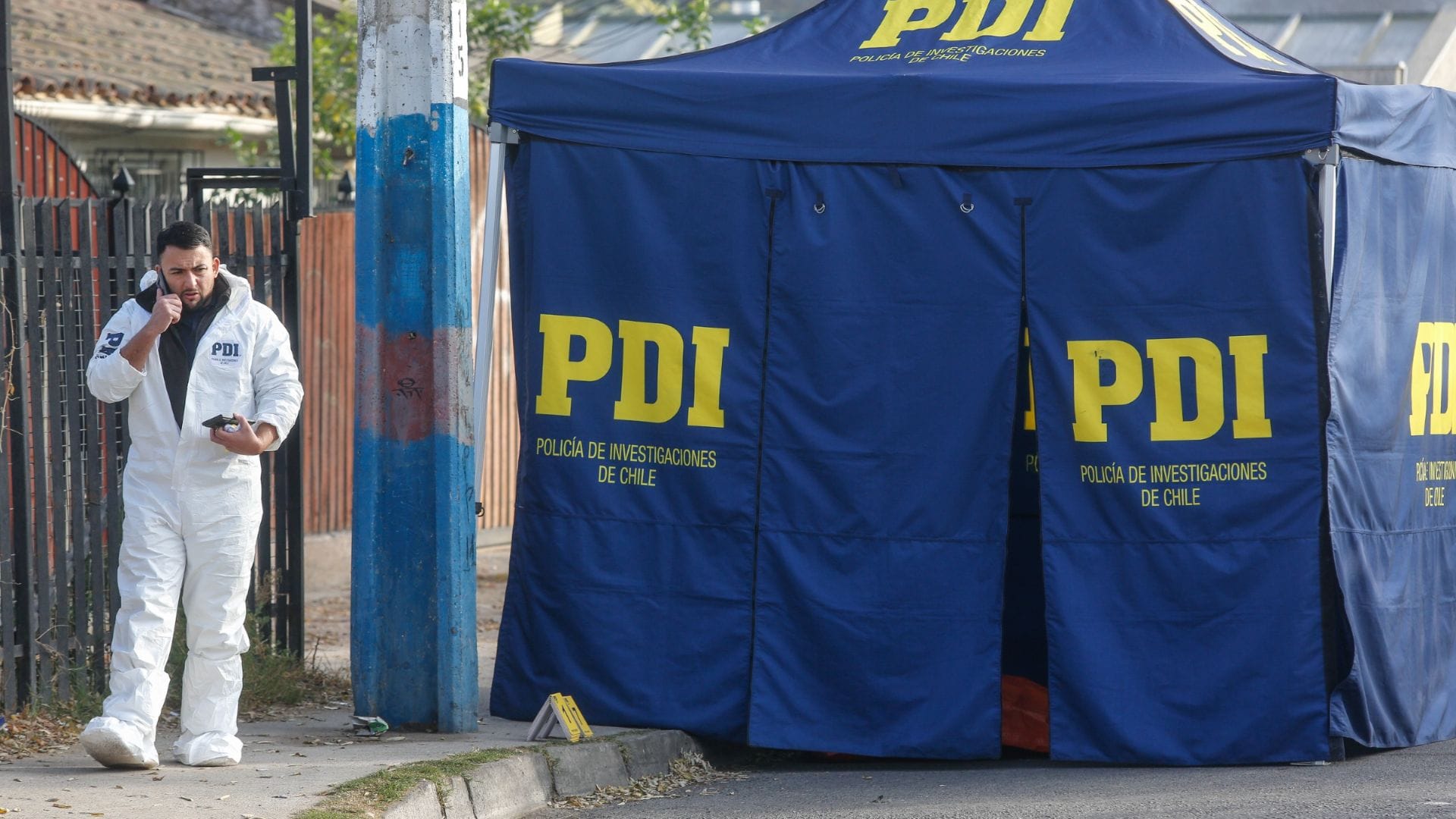 Vecinos escucharon al menos seis disparos: Joven de 19 años en situación de calle fue asesinado en un pasaje en Recoleta
