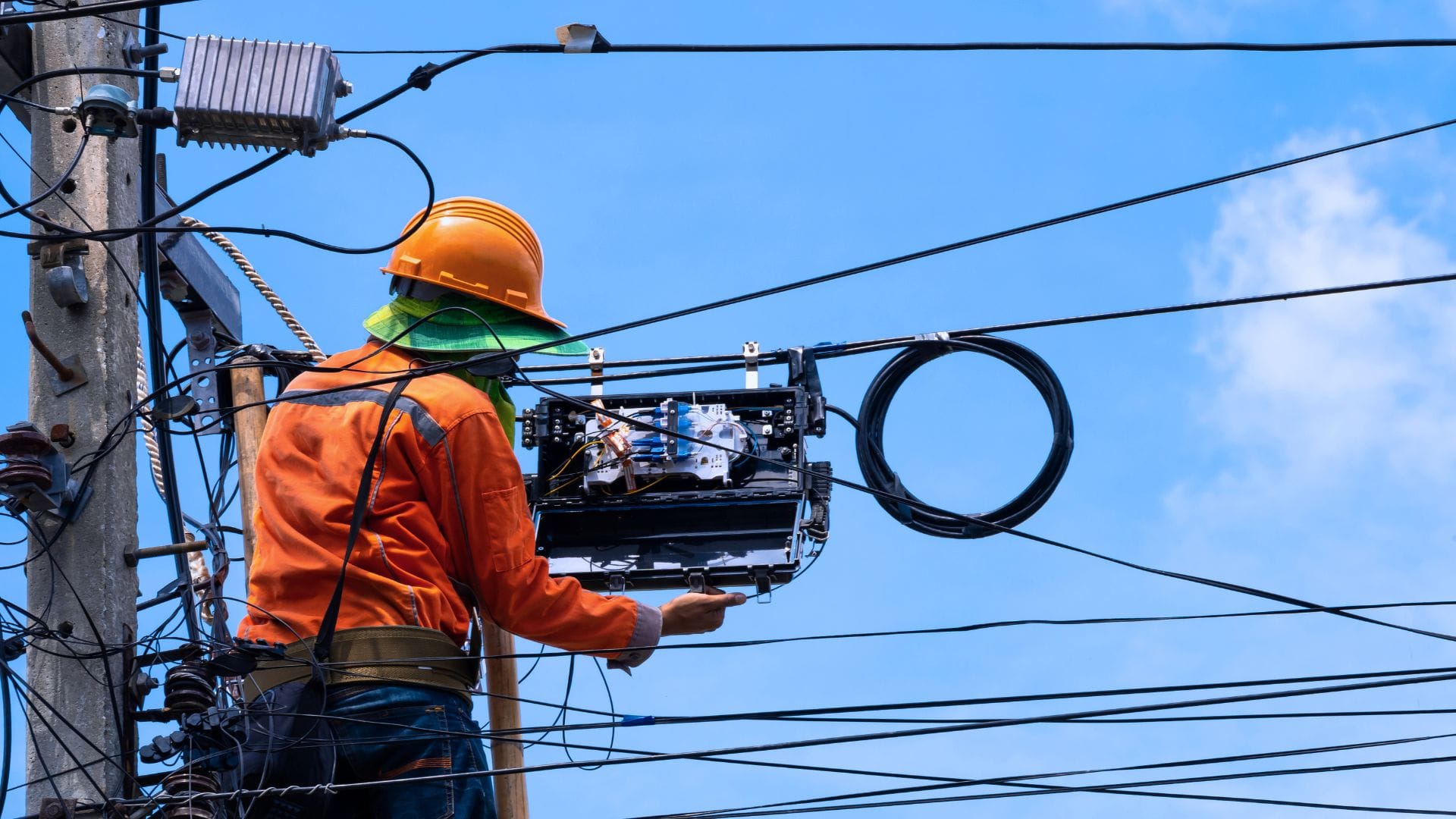 Instalaba fibra óptica: Trabajador de 36 años falleció tras recibir una fuerte descarga eléctrica en Romeral