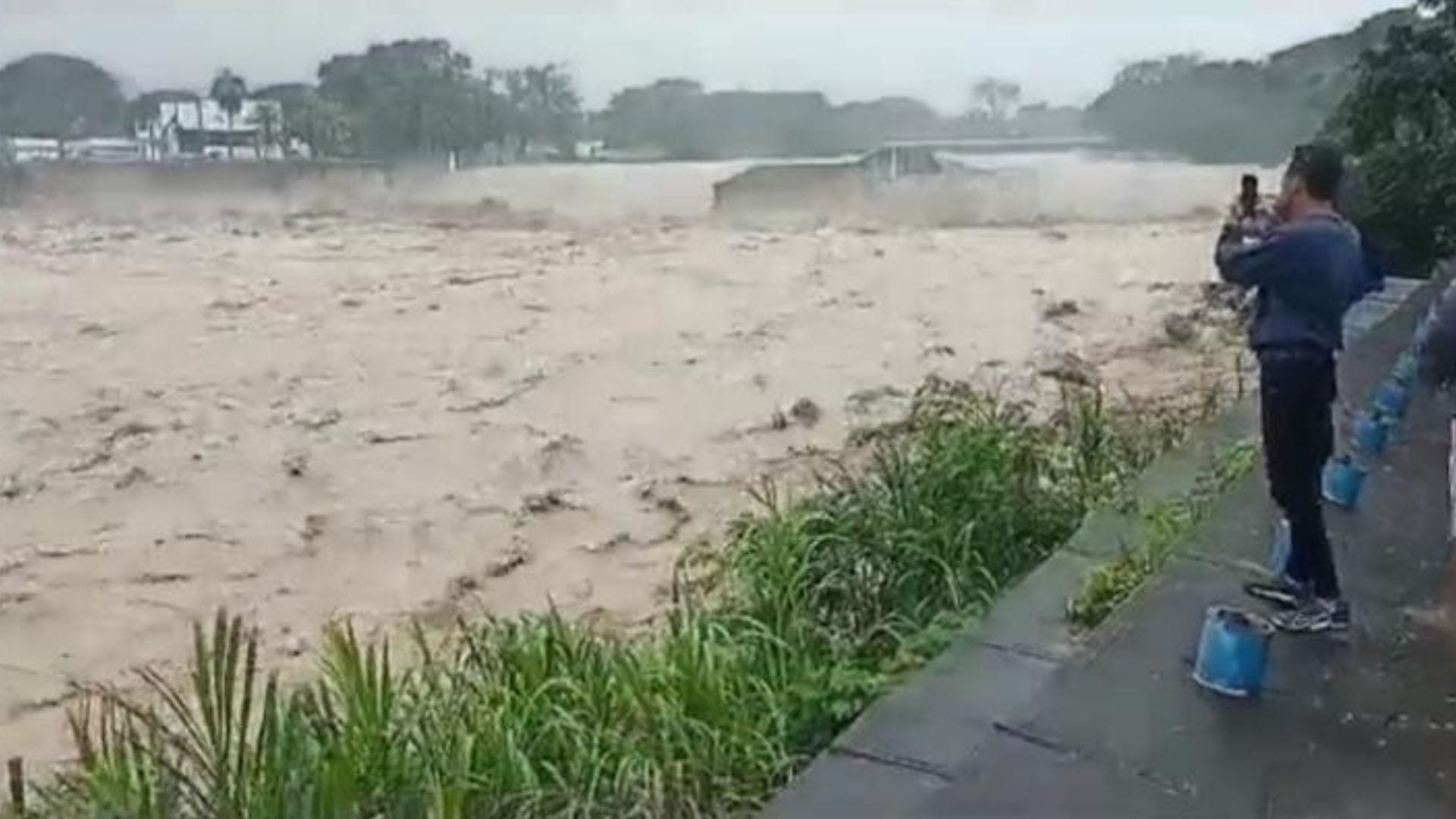 Fuertes lluvias dejan cuatro fallecidos e inundaciones en el oeste de Venezuela