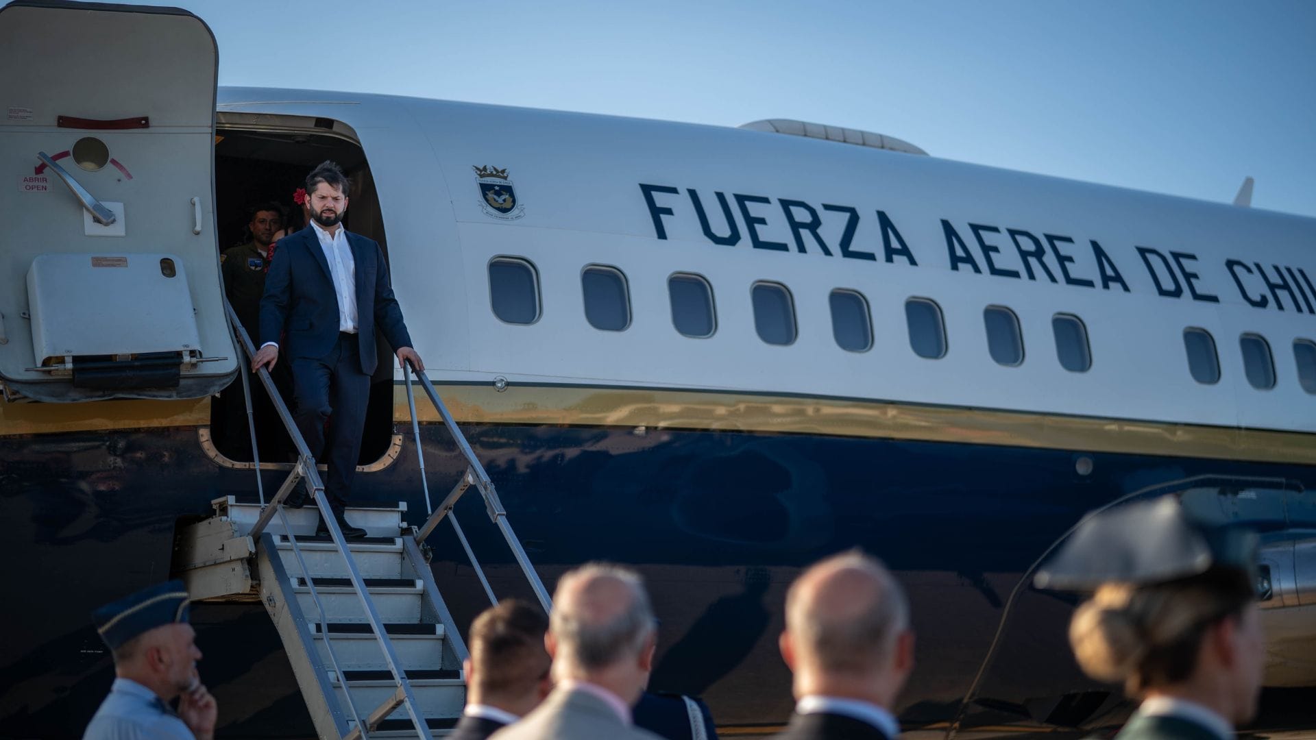 Presidente Boric aterriza en España para una visita de dos días con la que inicia su gira europea