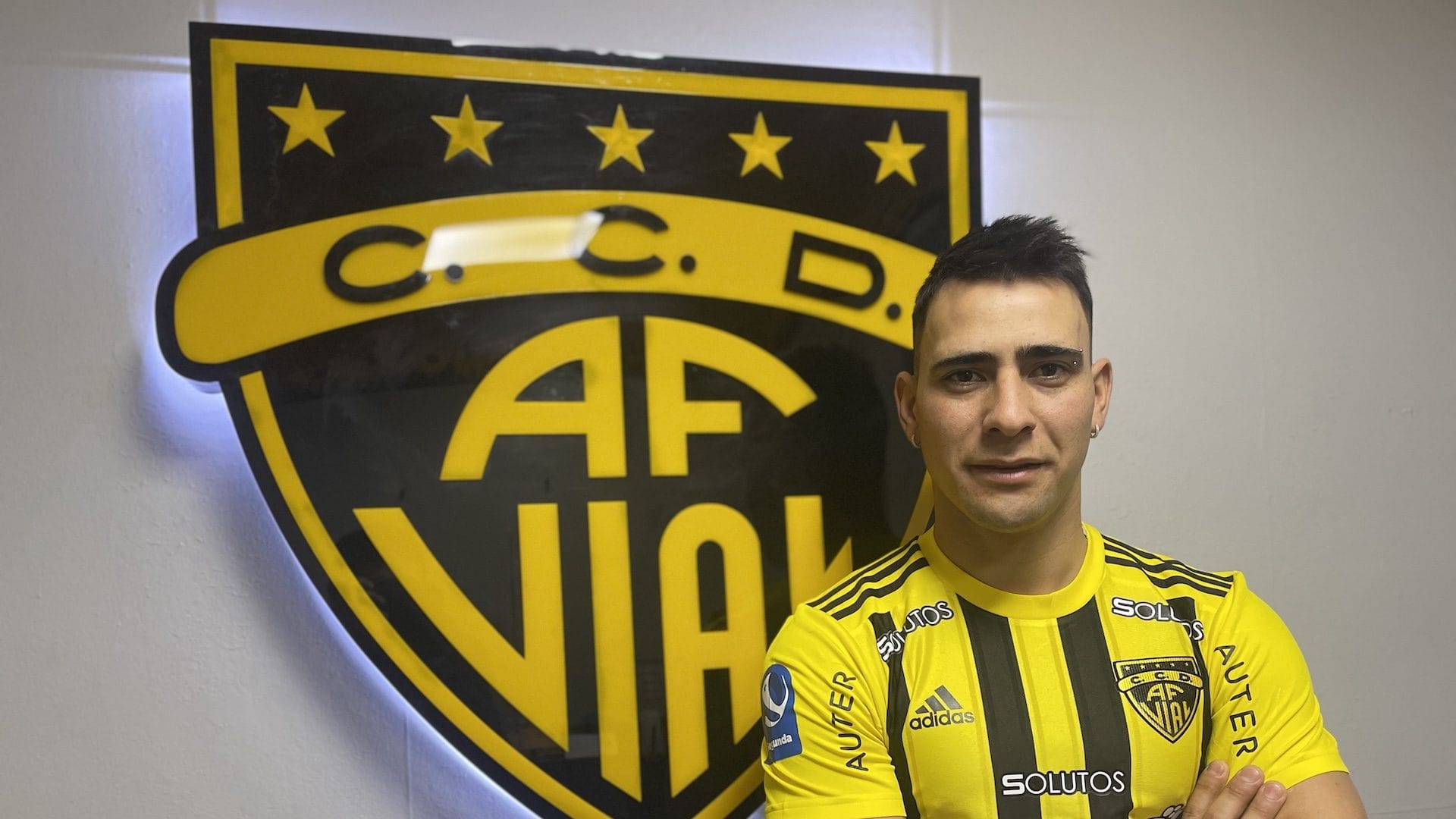 Fernández Vial reflota a un ex campeón del fútbol chileno y pierde a un delantero