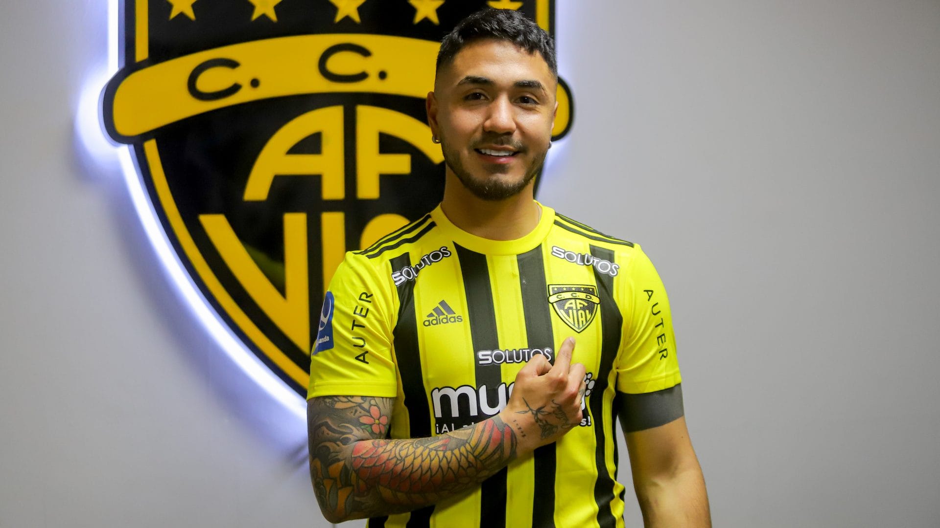 Fernández Vial sorprende con un nuevo refuerzo para seguir en carrera en la Segunda División