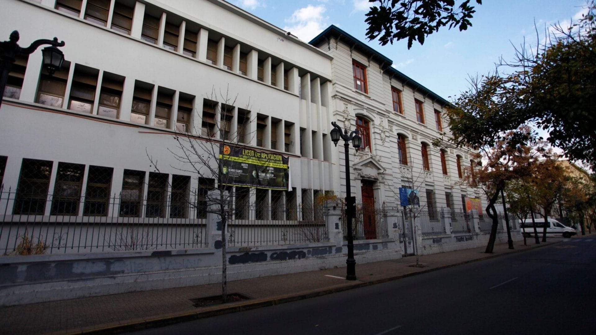 En riesgo vital está adolescente del Liceo de Aplicación en Santiago tras sufrir graves quemaduras por explosión