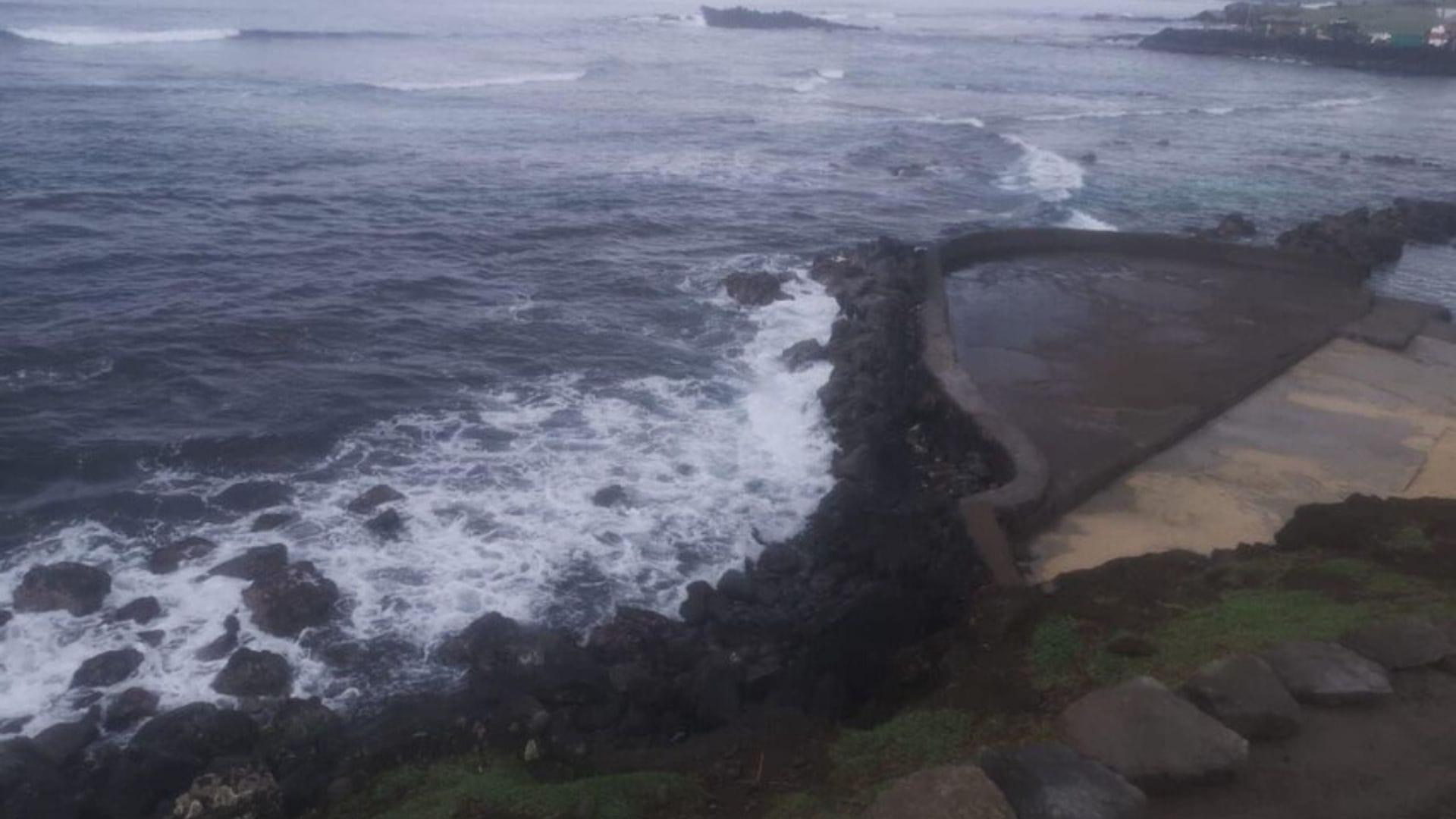Turista murió tras caer a un acantilado en Rapa Nui: Se encontraba pescando