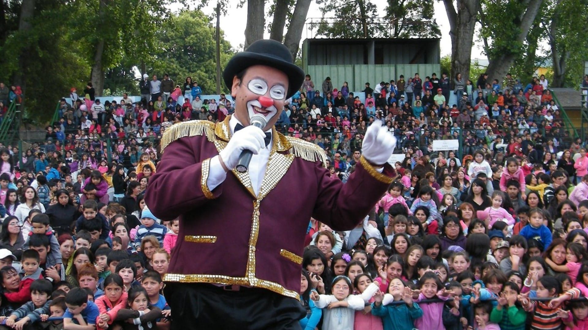 La historia que pocos saben del Tony Pulguita: los oficios que ejerce sin maquillaje mientras prepara su retorno