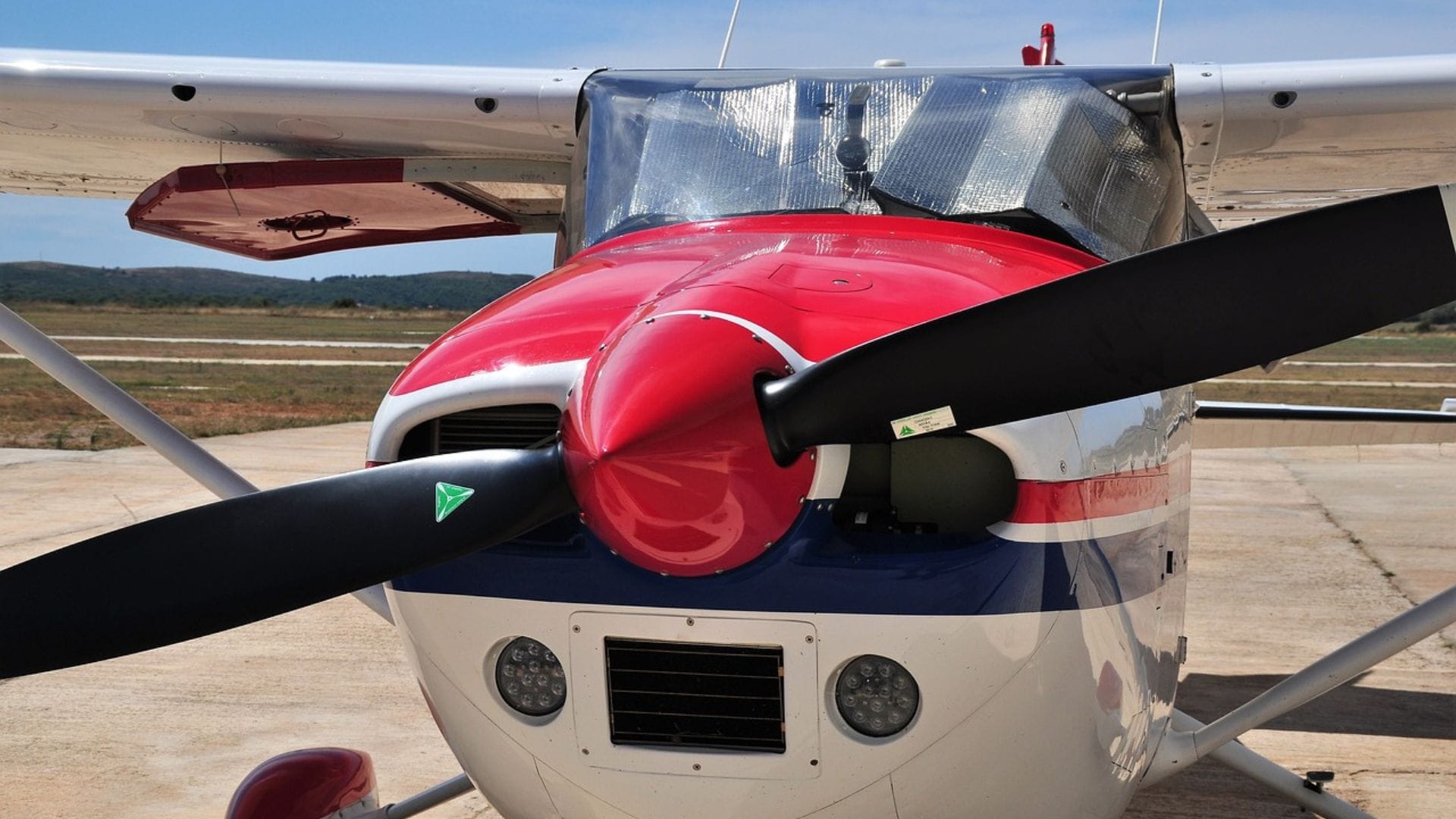 Uno de los ocupantes murió y otro resultó herido tras el impacto: Avioneta se estrelló en Estados Unidos