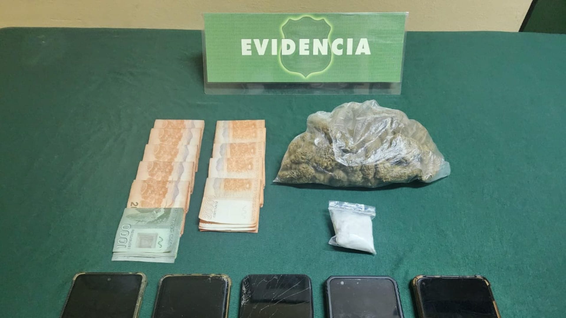Sujetos ofrecieron $500 mil pesos a Carabineros para evitar detención tras ser sorprendidos con droga en Valparaíso