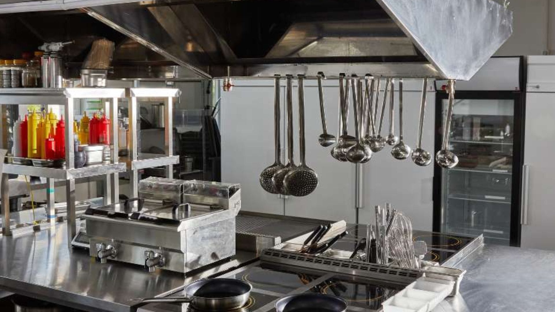 Dueño de empresa de local de insumos en Concepción da su versión tras acusaciones: Asegura que “se están resolviendo los casos uno por uno”