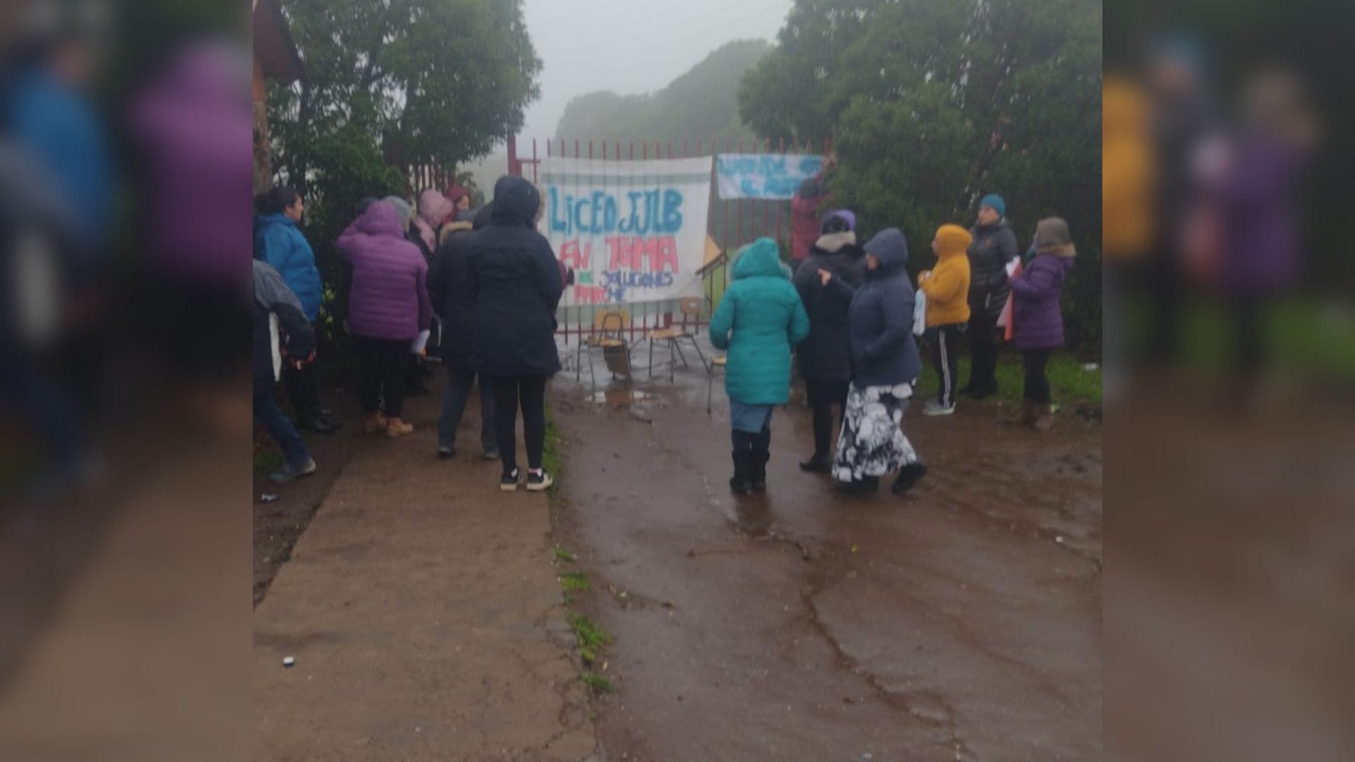 Siguen los problemas para las islas en Biobío: En Santa María se tomaron liceo cansado de las goteras y humedad