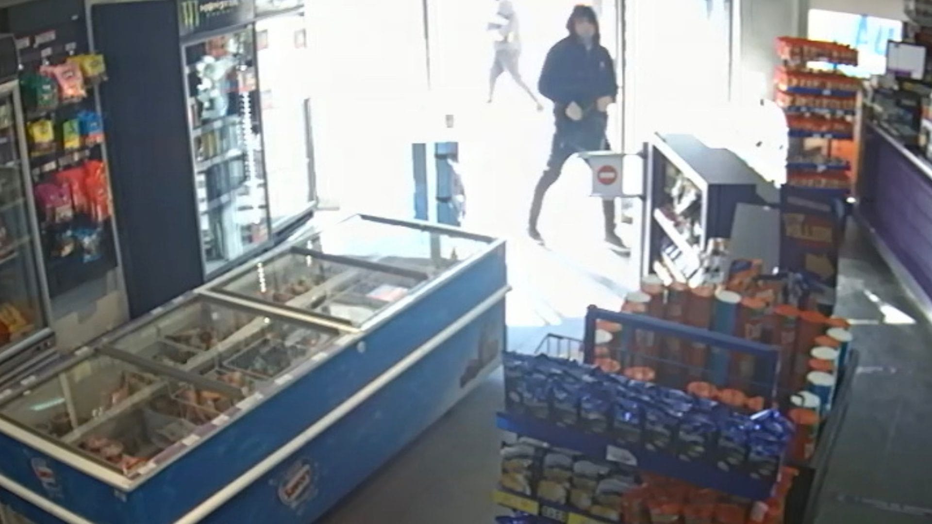 Detienen a sujeto que habría robado al menos 12 veces en locales de la misma cadena en Las Condes