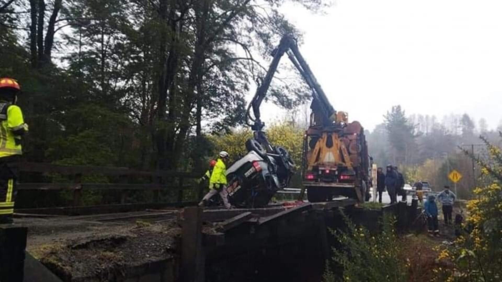 Dos fallecidos deja accidente de tránsito en La Araucanía: Vehículo cayó al Río Afunalhue