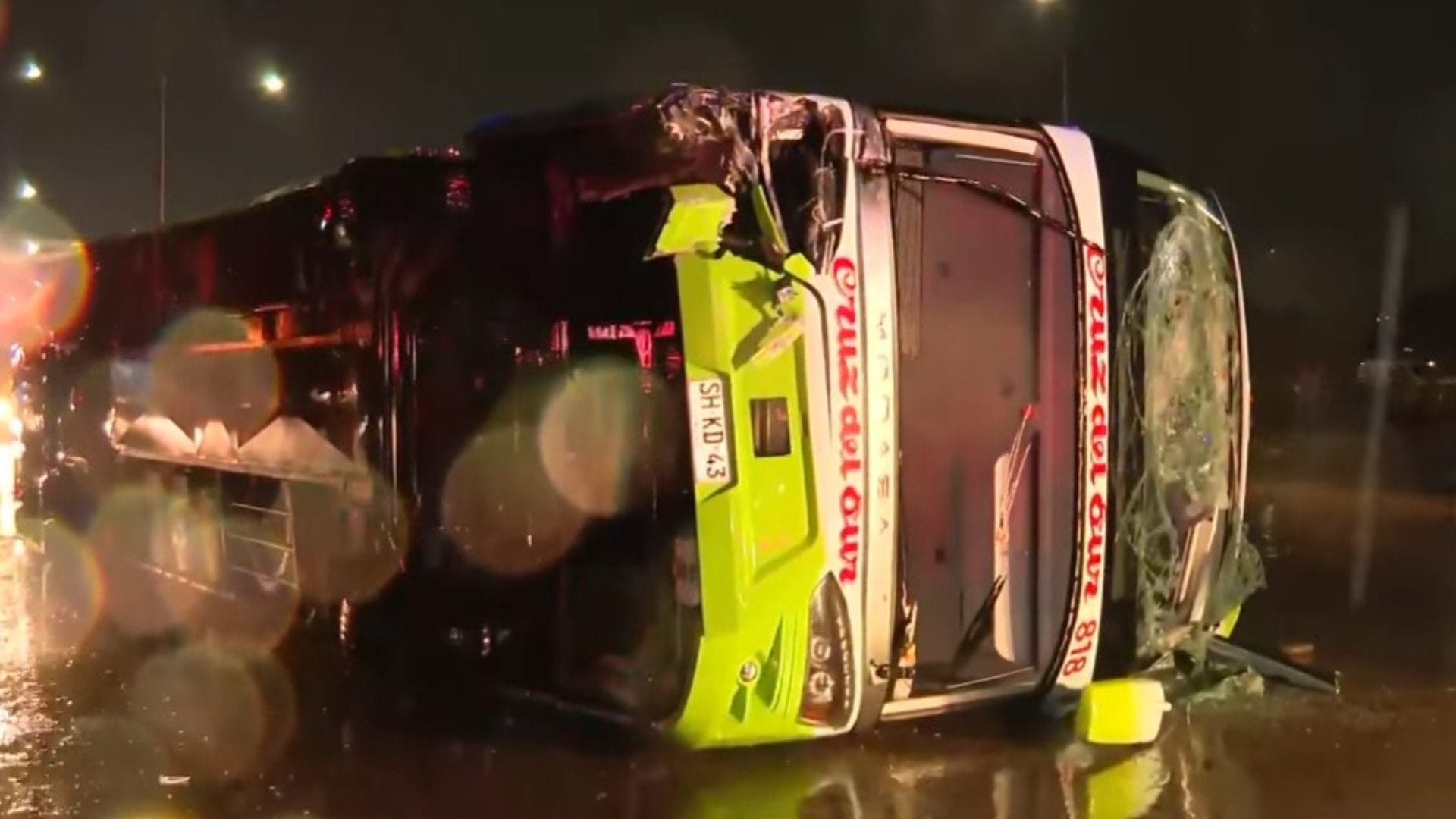 Bus con pasajeros volcó en San Bernardo: Habrían cuatro lesionados