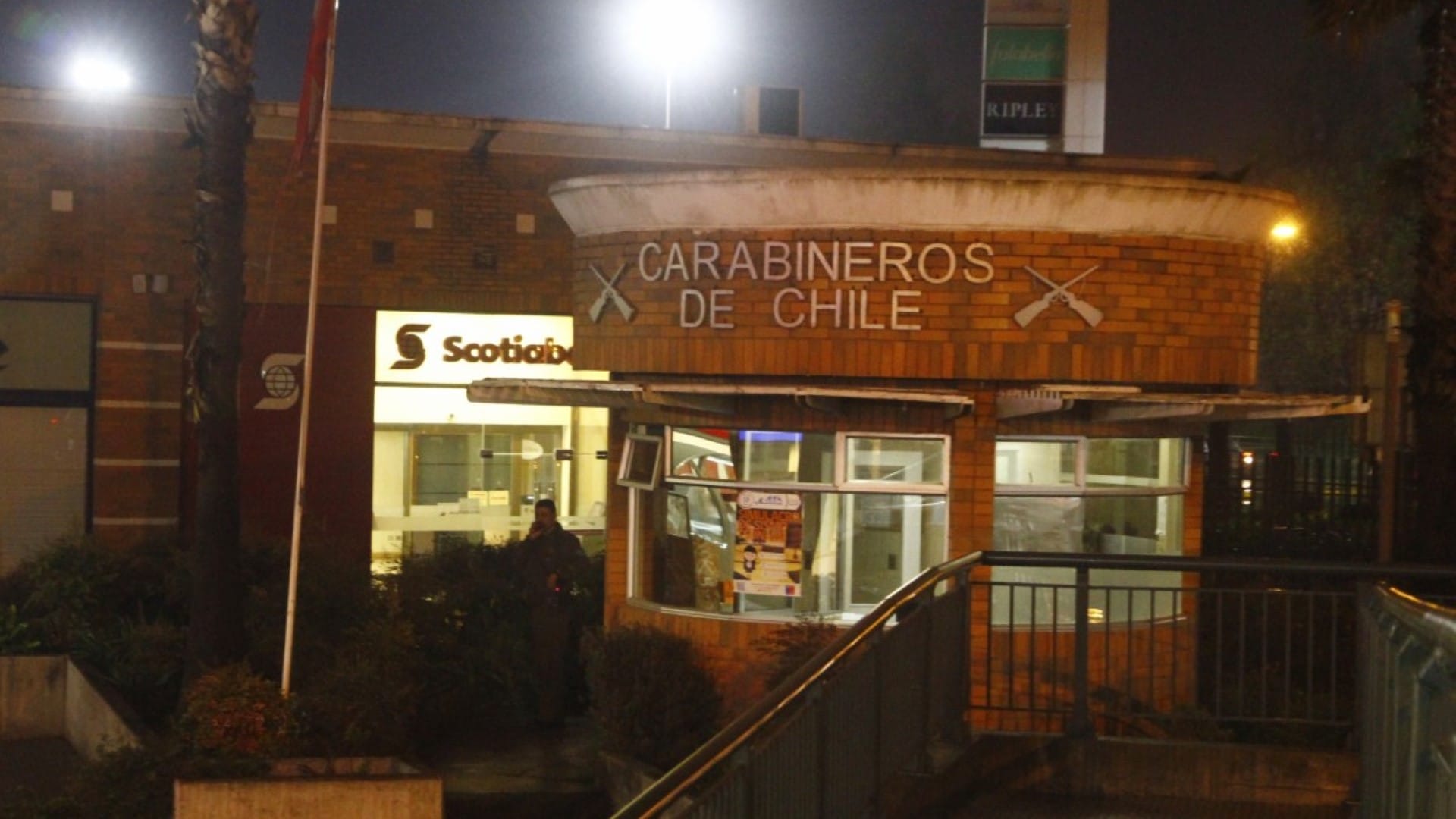 Violento asalto a adulto y su hermanito mientras salían del MallPlaza Trébol: Uno fue apuñalado