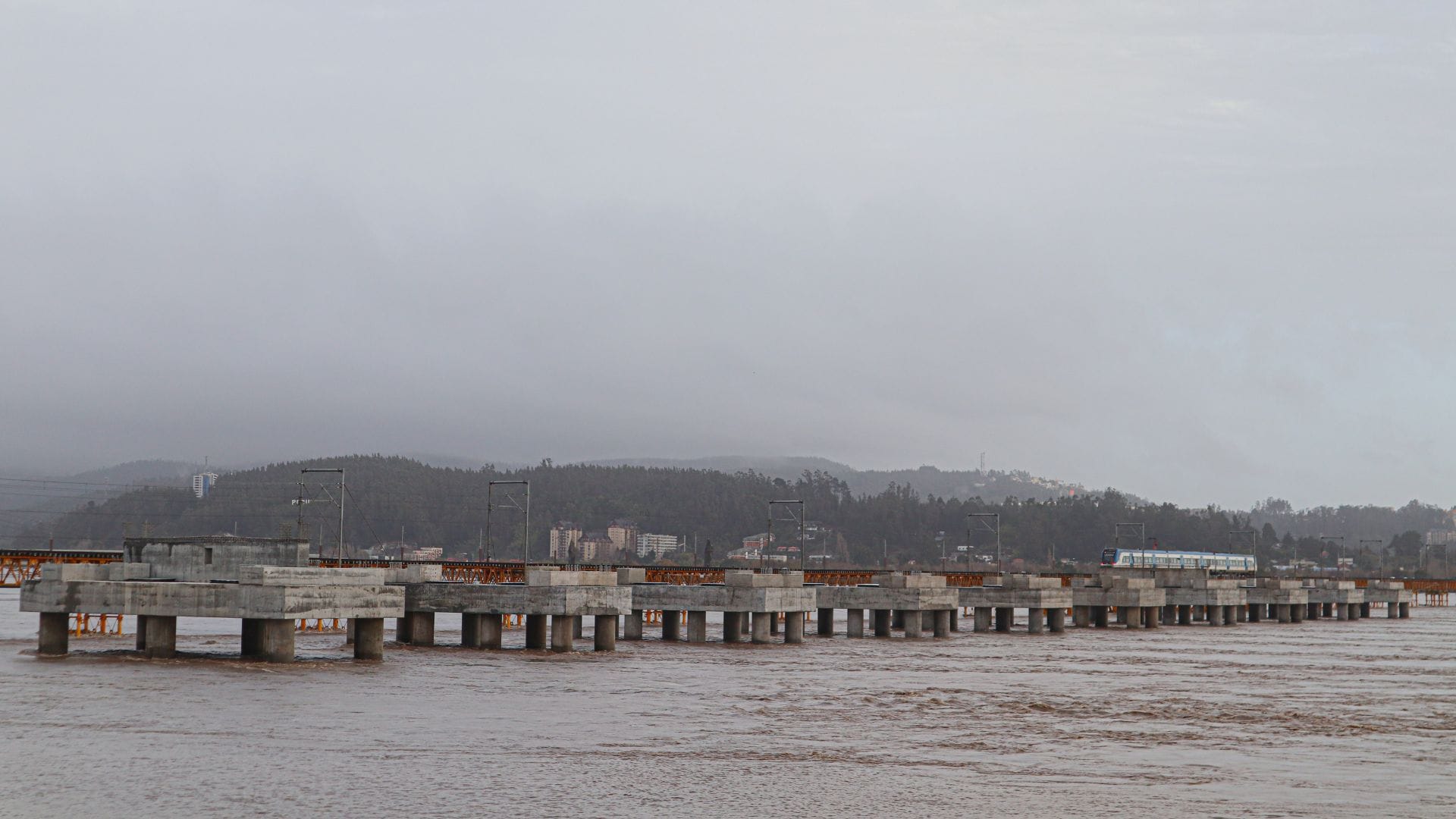 Cierran preventivamente el Puente Ferroviario por aumento del caudal del Río Biobío