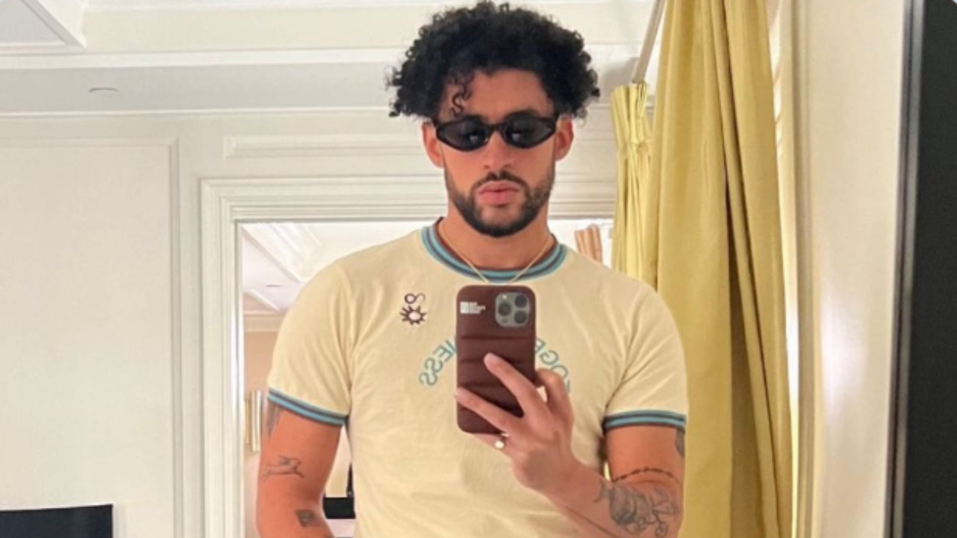 “Pa’ que to’ el mundo vea”: Bad Bunny comparte foto al desnudo y alborota las redes sociales