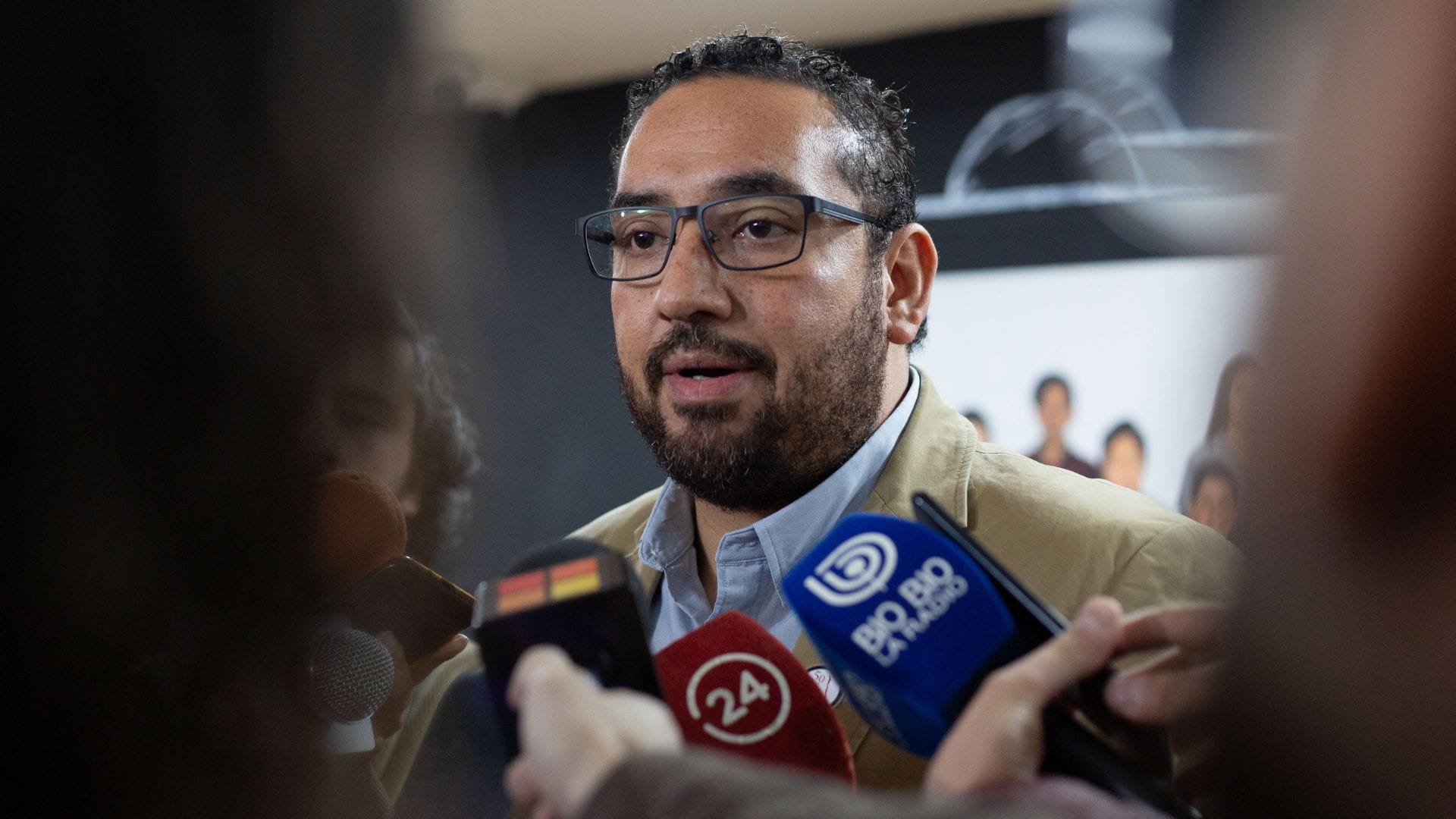 Ministro Cataldo anunció recursos para evitar cierre de colegios en Tiltil