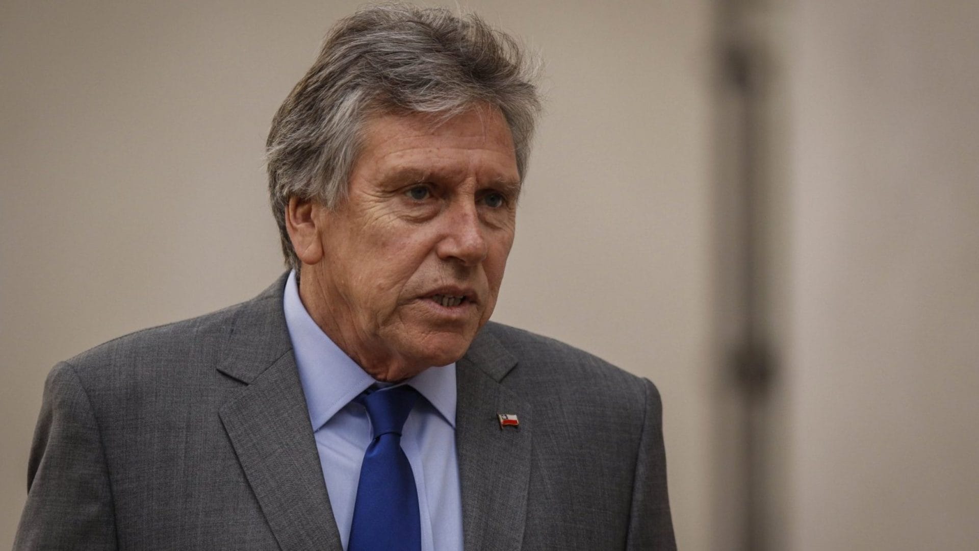 Exministro Alberto Espina fue trasladado de urgencia a Santiago tras descompensación
