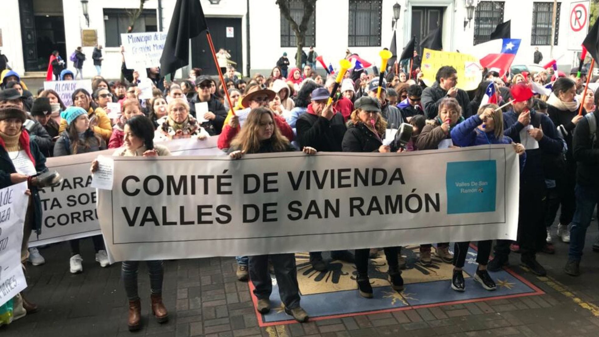 Comité de Vivienda Valles de San Ramón acusa obstrucción a proyectos y protesta frente al Municipio de Concepción