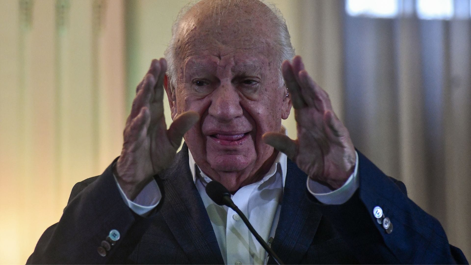 Expresidente Ricardo Lagos sufre caída y termina con un corte en la cabeza: Deberá estar en reposo