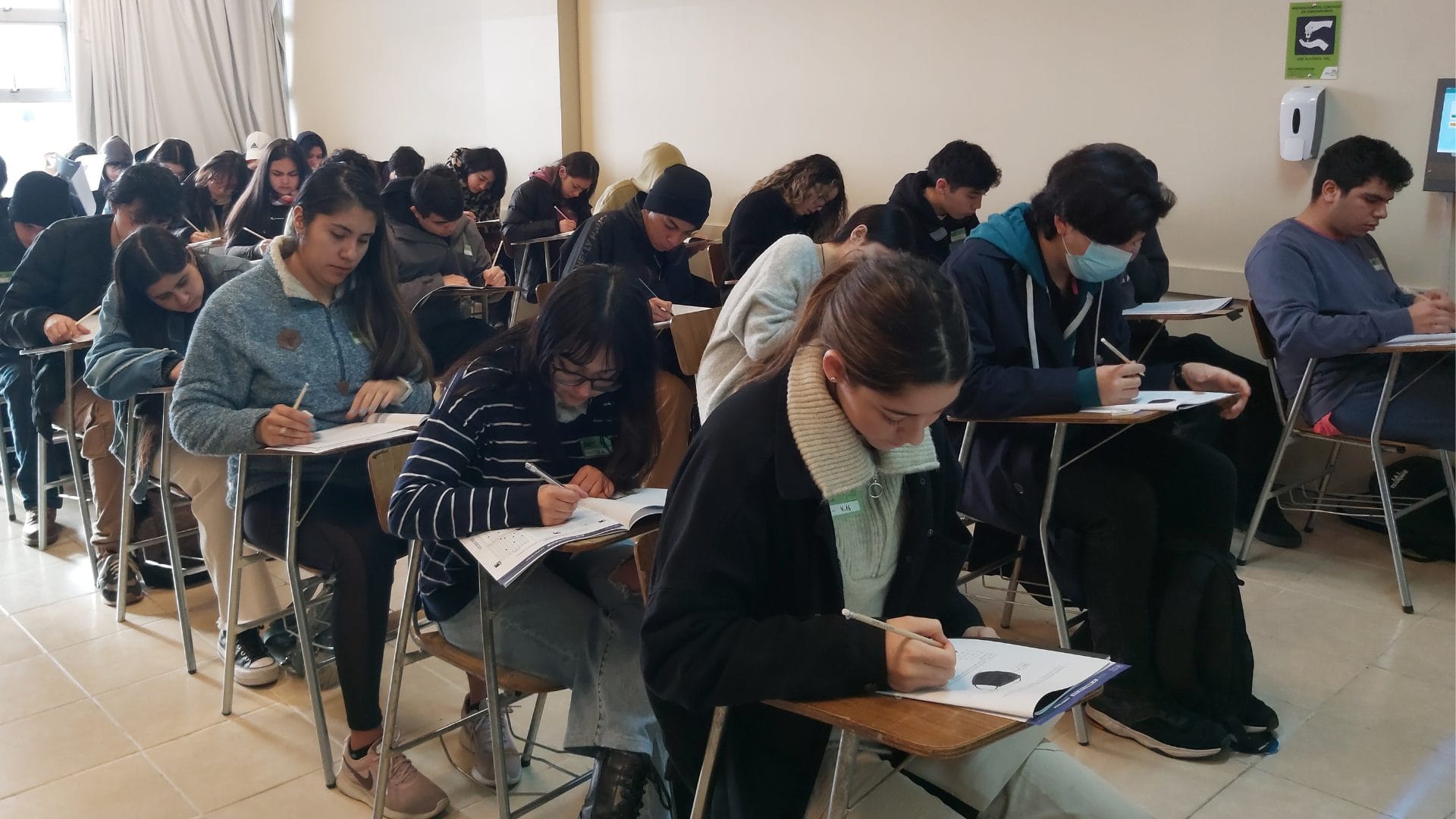 Estudiantes rindieron segundo ensayo gratuito PAES en Santo Tomás Concepción