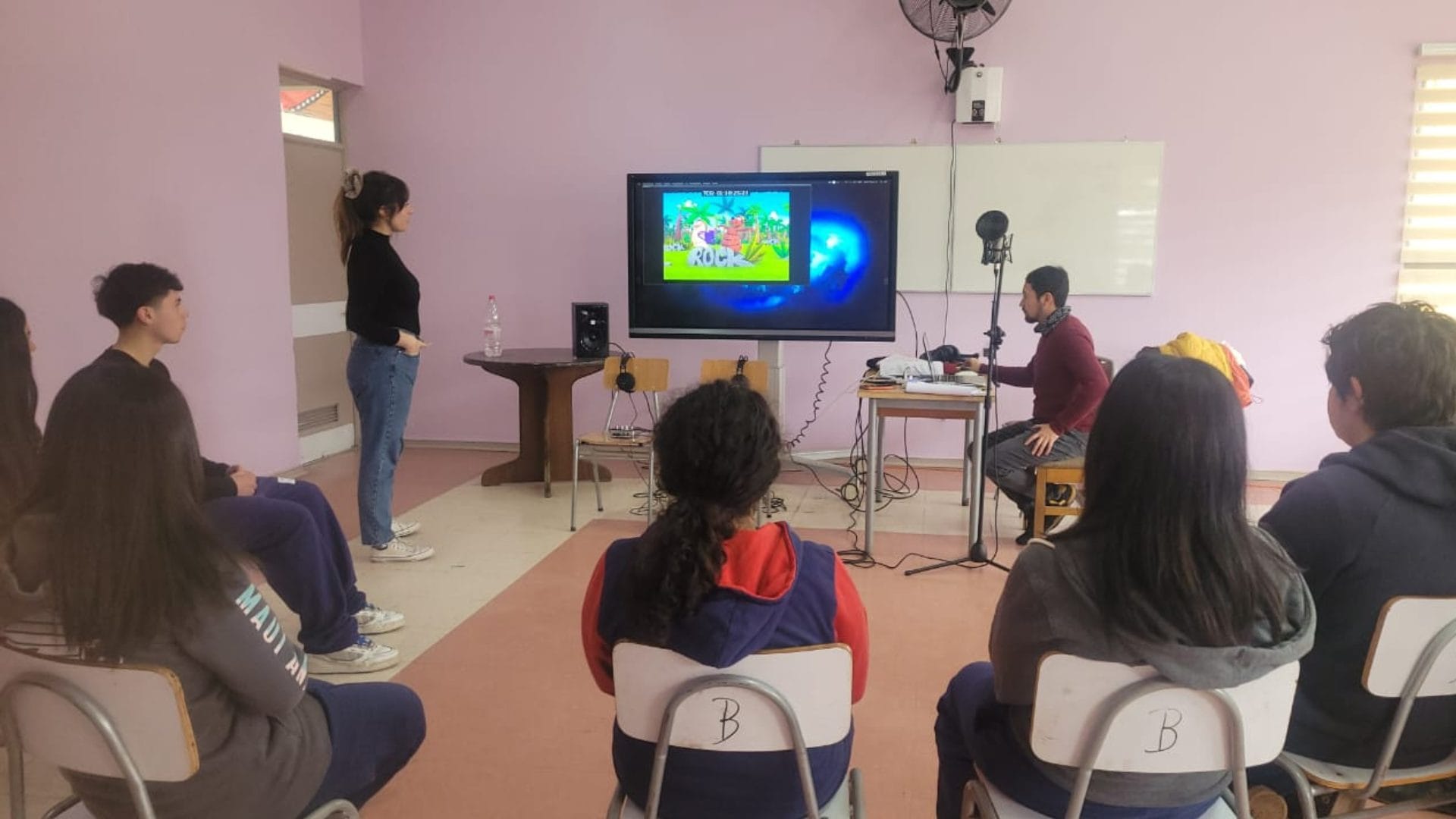 Estudiantes de Santa Juana realizan curso de doblaje y locución internacional