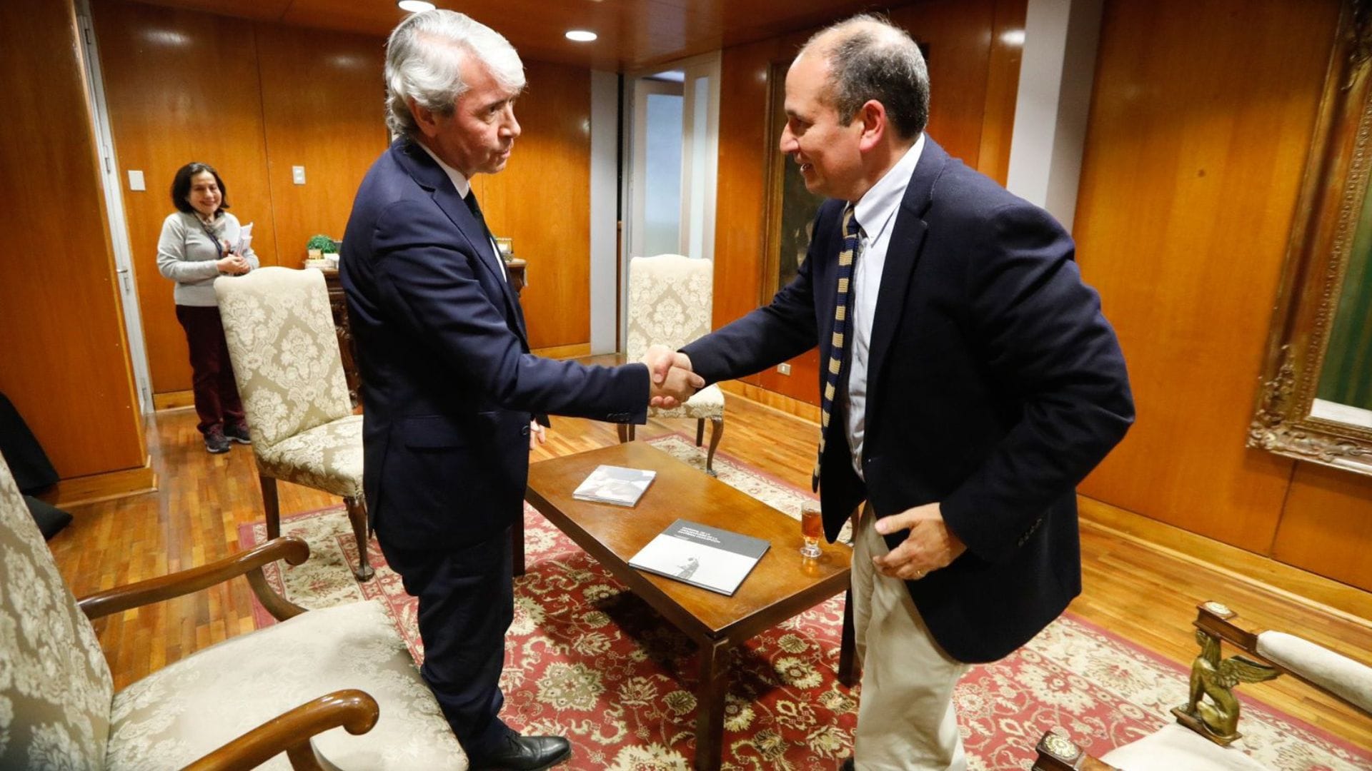 La millonaria asesoría que contrató el Gore Biobío al ex contralor regional