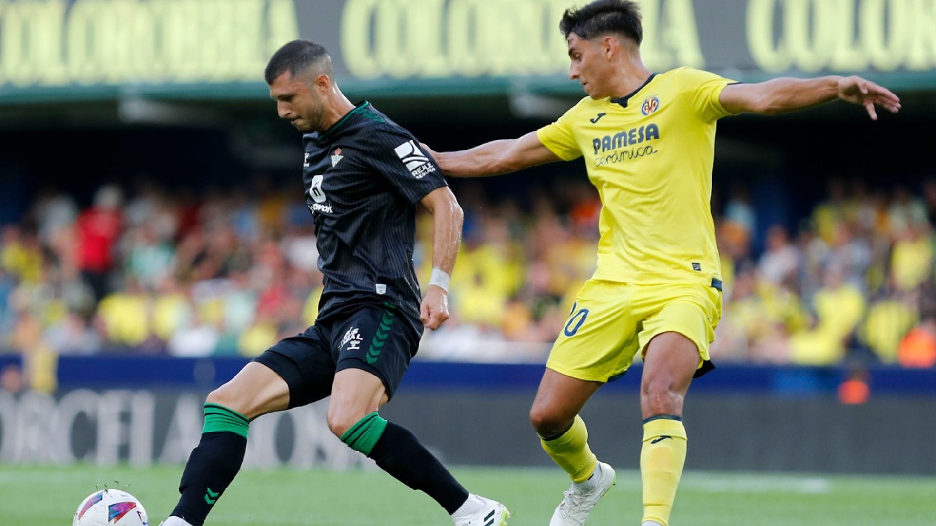 El Real Betis de Pellegrini partió con el pie derecho tras vencer sobre el final al Villarreal de Ben Brereton