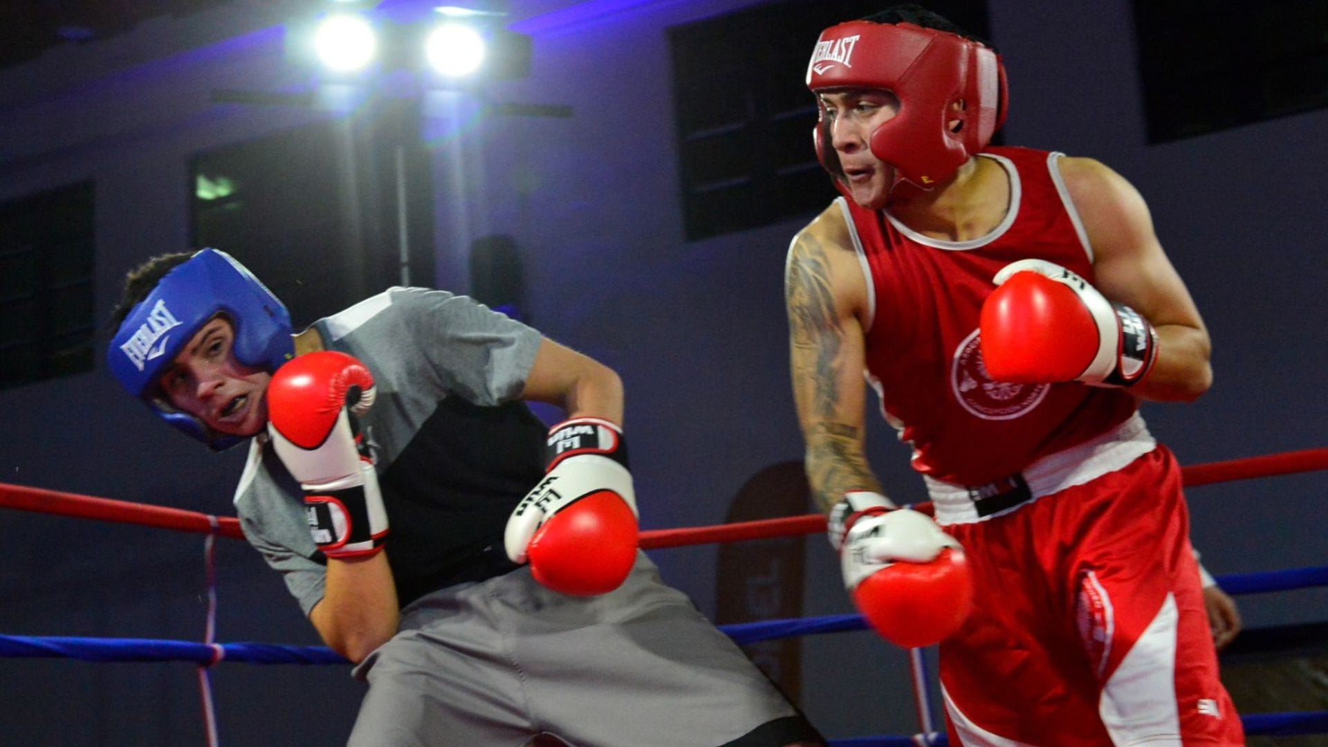 Coronel fue protagonista de una gran jornada de boxeo