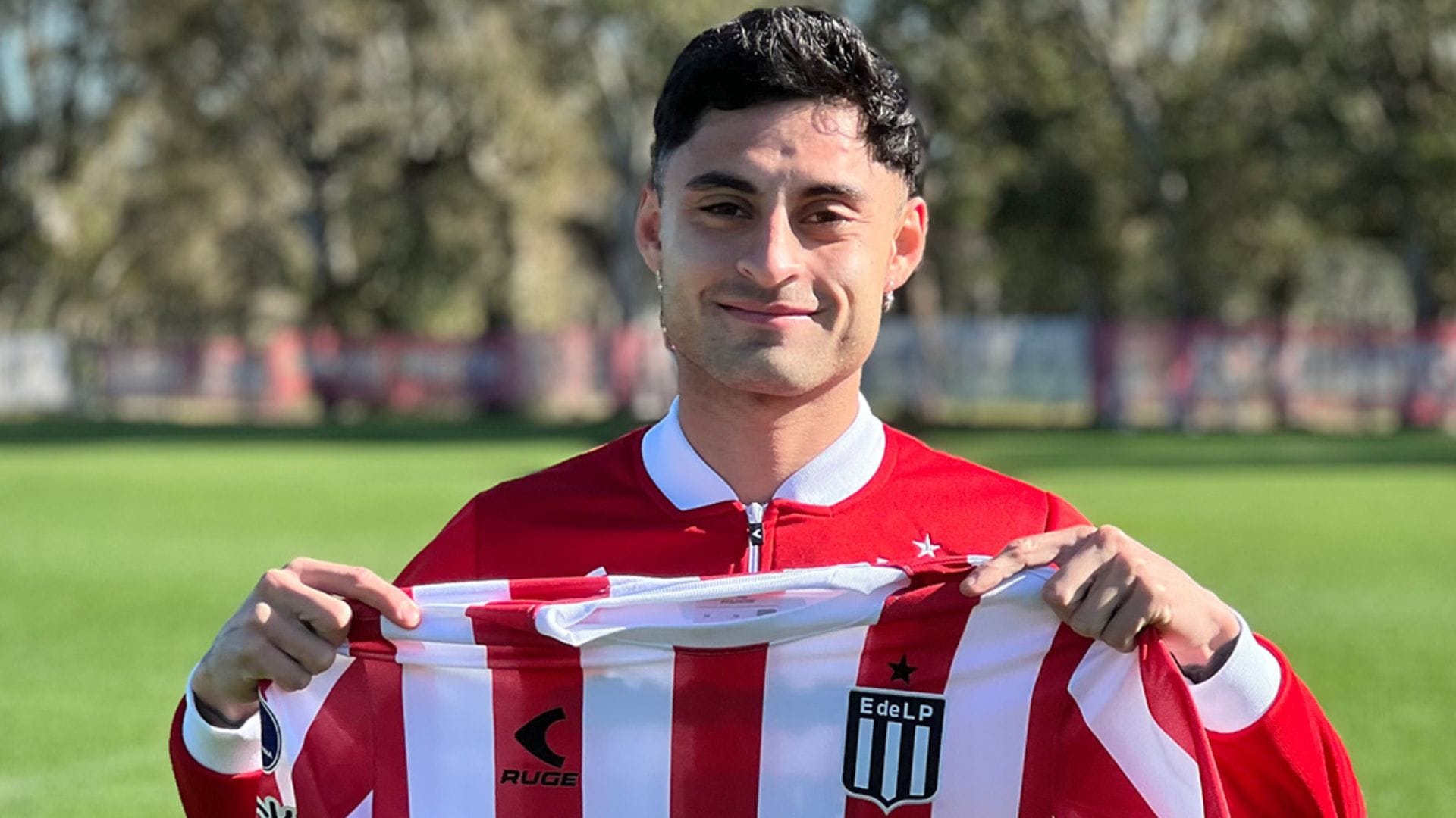 De la cantera acerera a un grande del continente: Javier Altamirano es presentado en Estudiantes