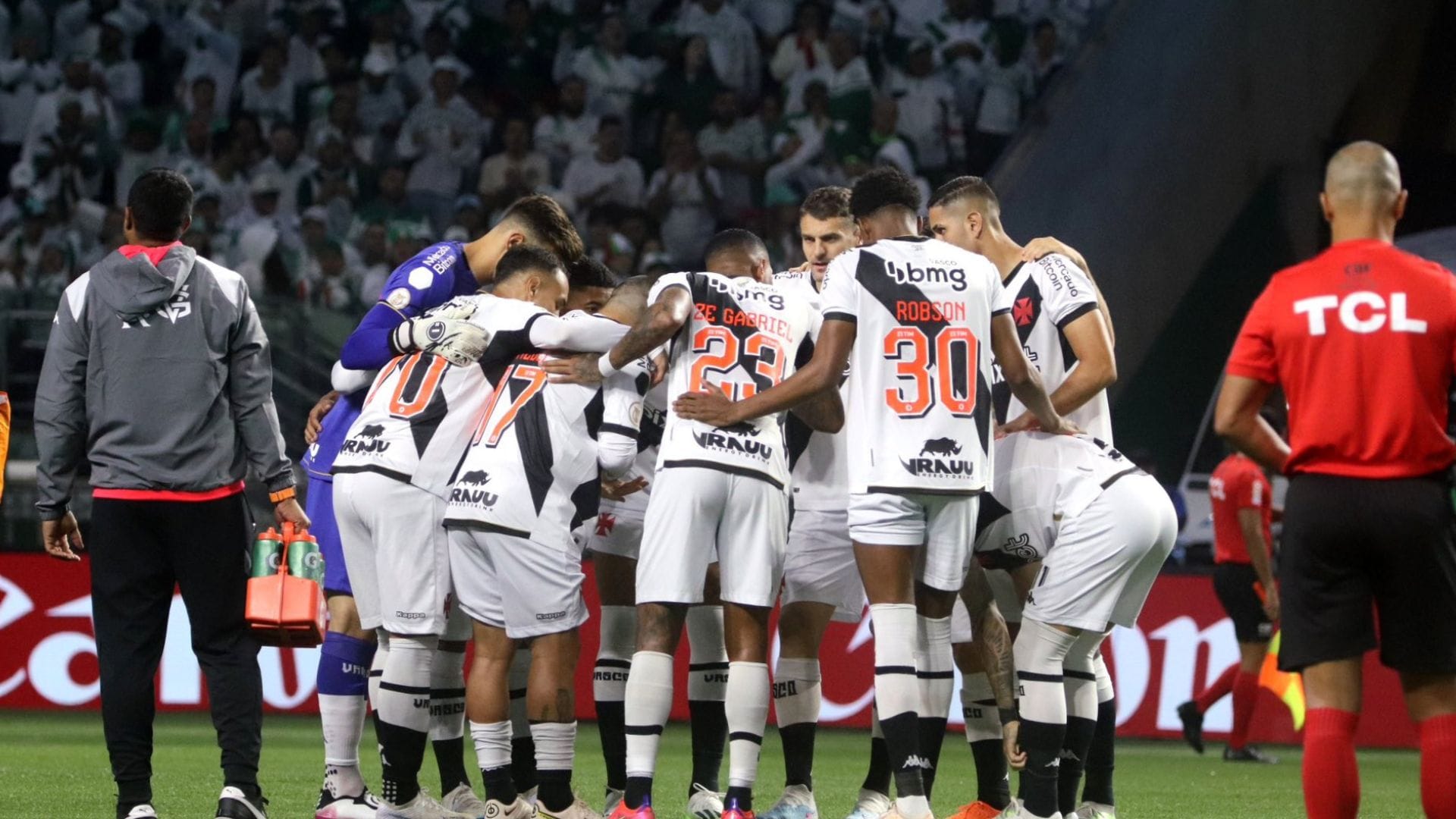 Con una gran polémica: Medel y el Vasco da Gama no pudieron ante el Palmeiras