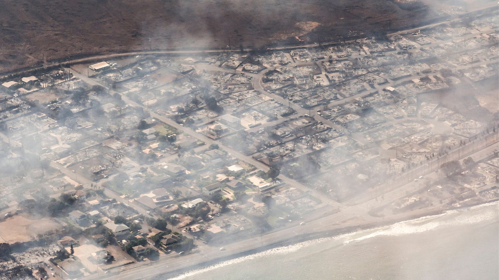 Sólo 5 personas han sido identificadas: Suben a 106 los muertos por la catástrofe de los incendios forestales en Hawái