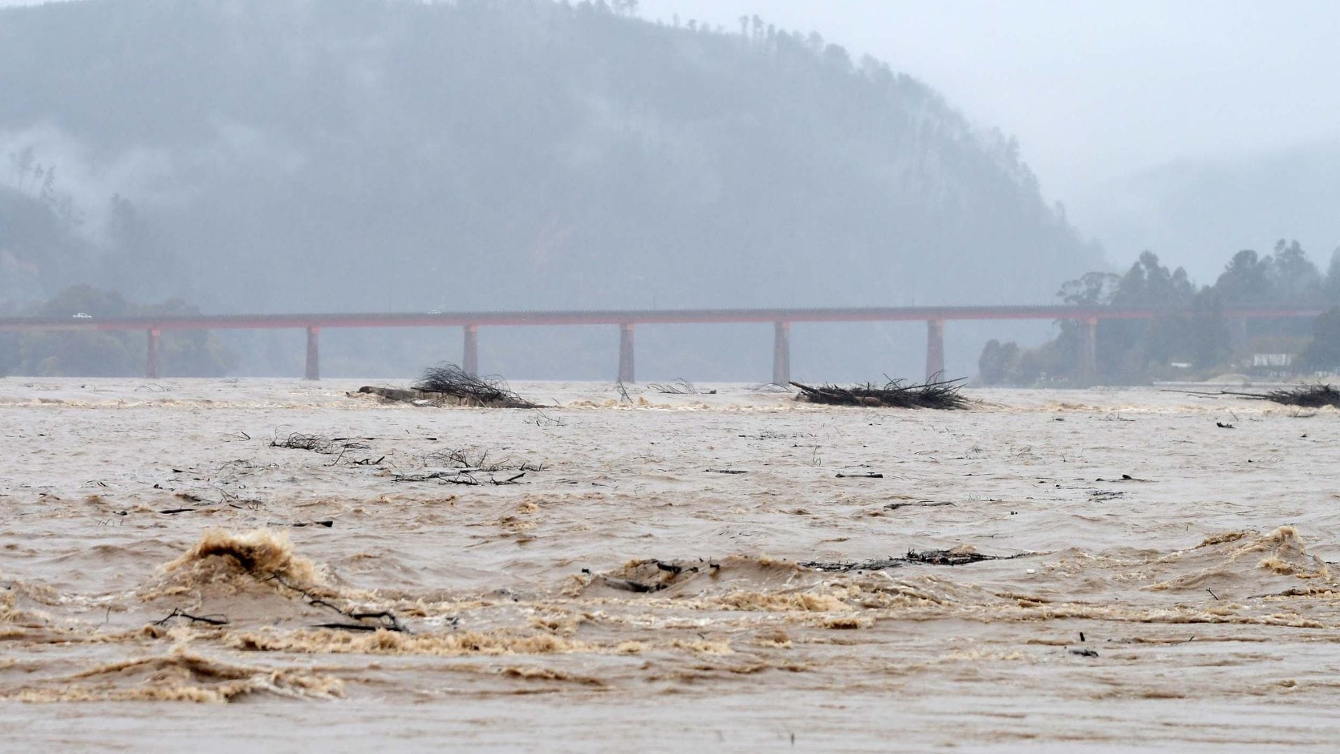 Encuentran cuerpo en la ribera del Río Ancoa: Investigan si se trata de anciano desaparecido en las inundaciones de junio