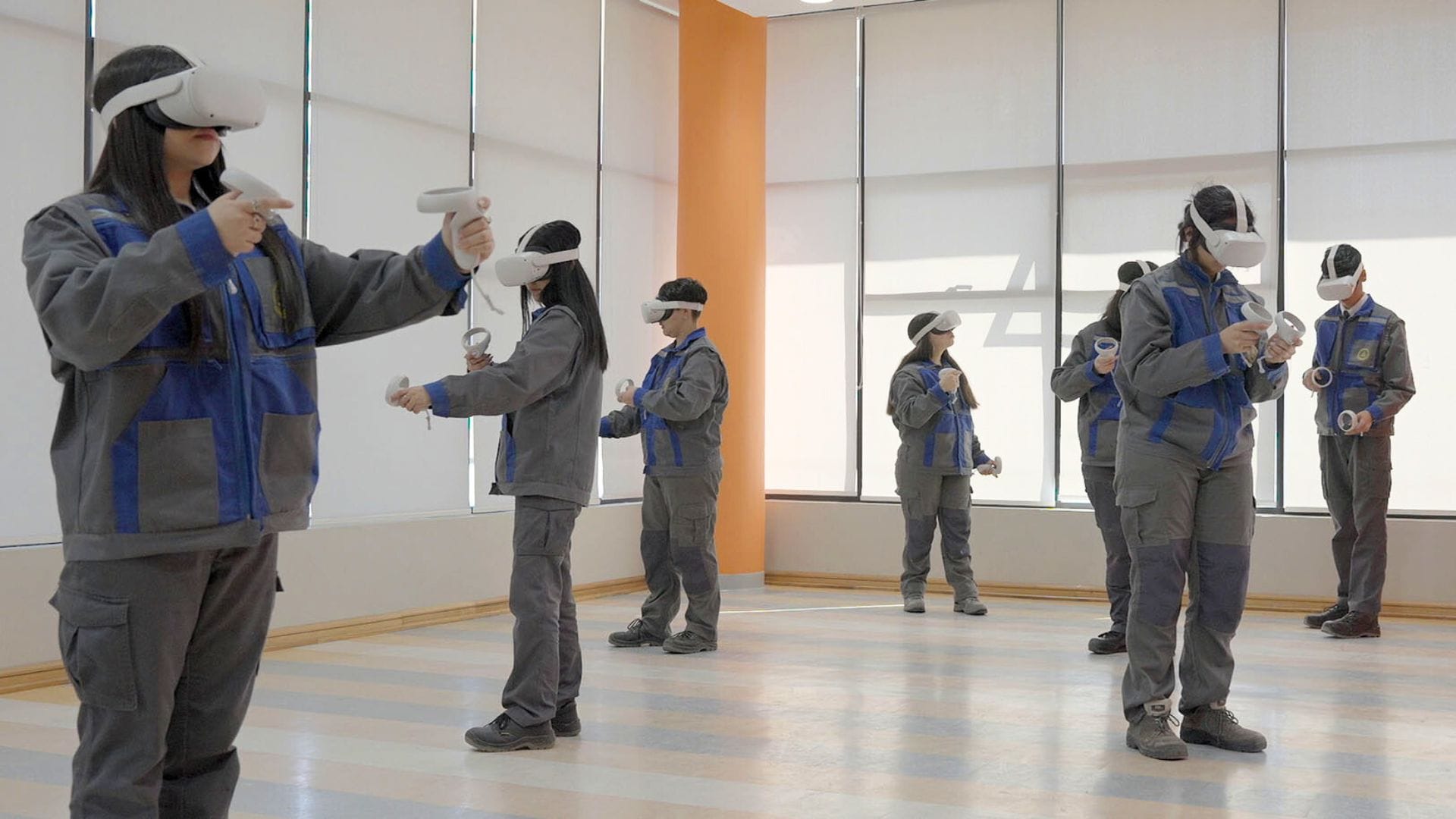 Estudiantes del Colegio Los Acacios de Concepción aprenden a instalar redes de agua y gas con innovador software de realidad virtual