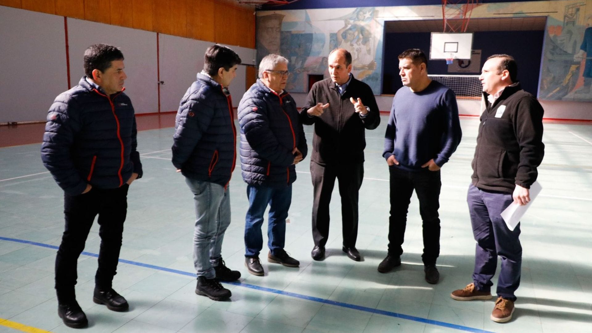 Gobernador Rodrigo Díaz se compromete a apoyar a trabajadores de Huachipato ante incertidumbre laboral
