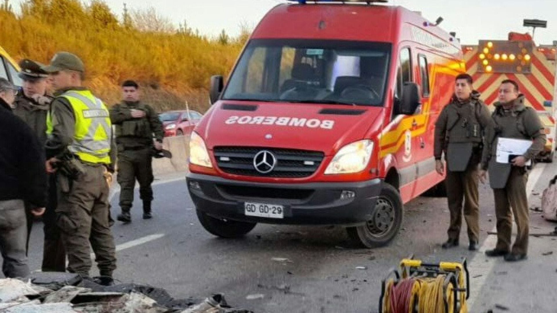 Fatal accidente en la Ruta 160: Al menos dos fallecidos tras impacto de vehículo con maquinaria