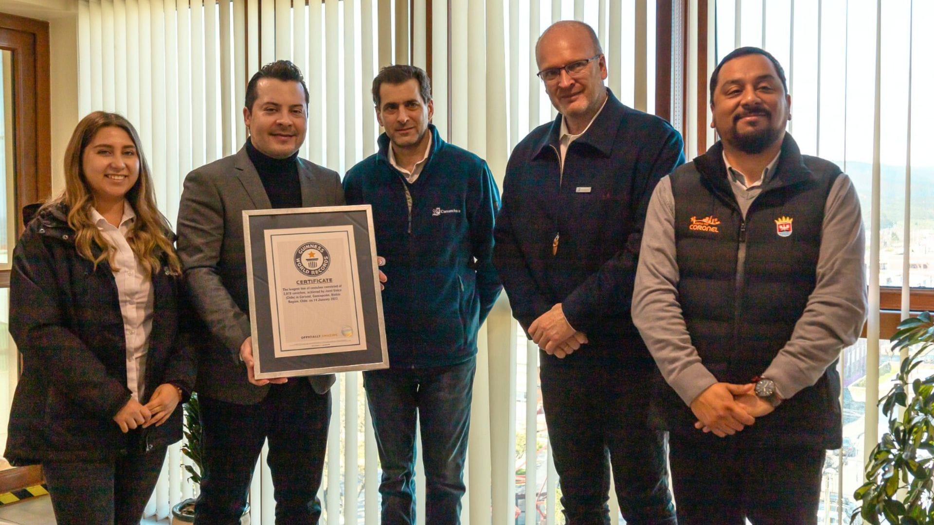 Ya es oficial: Coronel recibió diploma Récord Guinness por hito de la línea de ceviche de jurel más larga del mundo