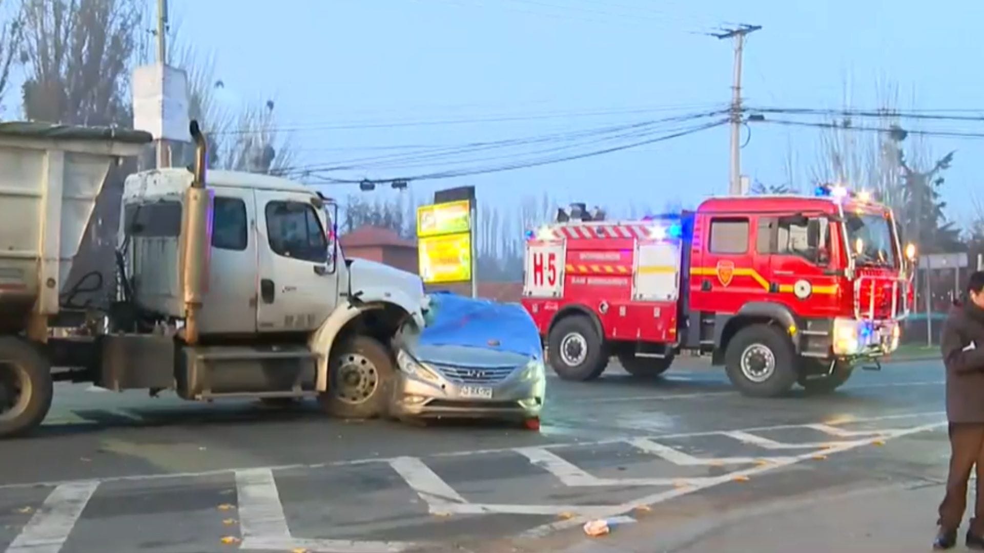 Fatal colisión entre camión de carga y automóvil: Un fallecido y un herido deja grave accidente de tránsito en San Bernardo