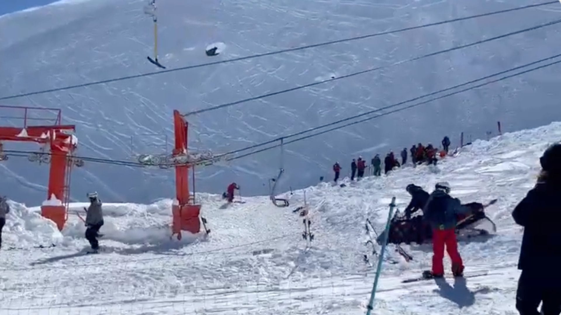 Desprendimiento de nieve afectó a centro de ski en Chillán: Descartan a personas atrapadas