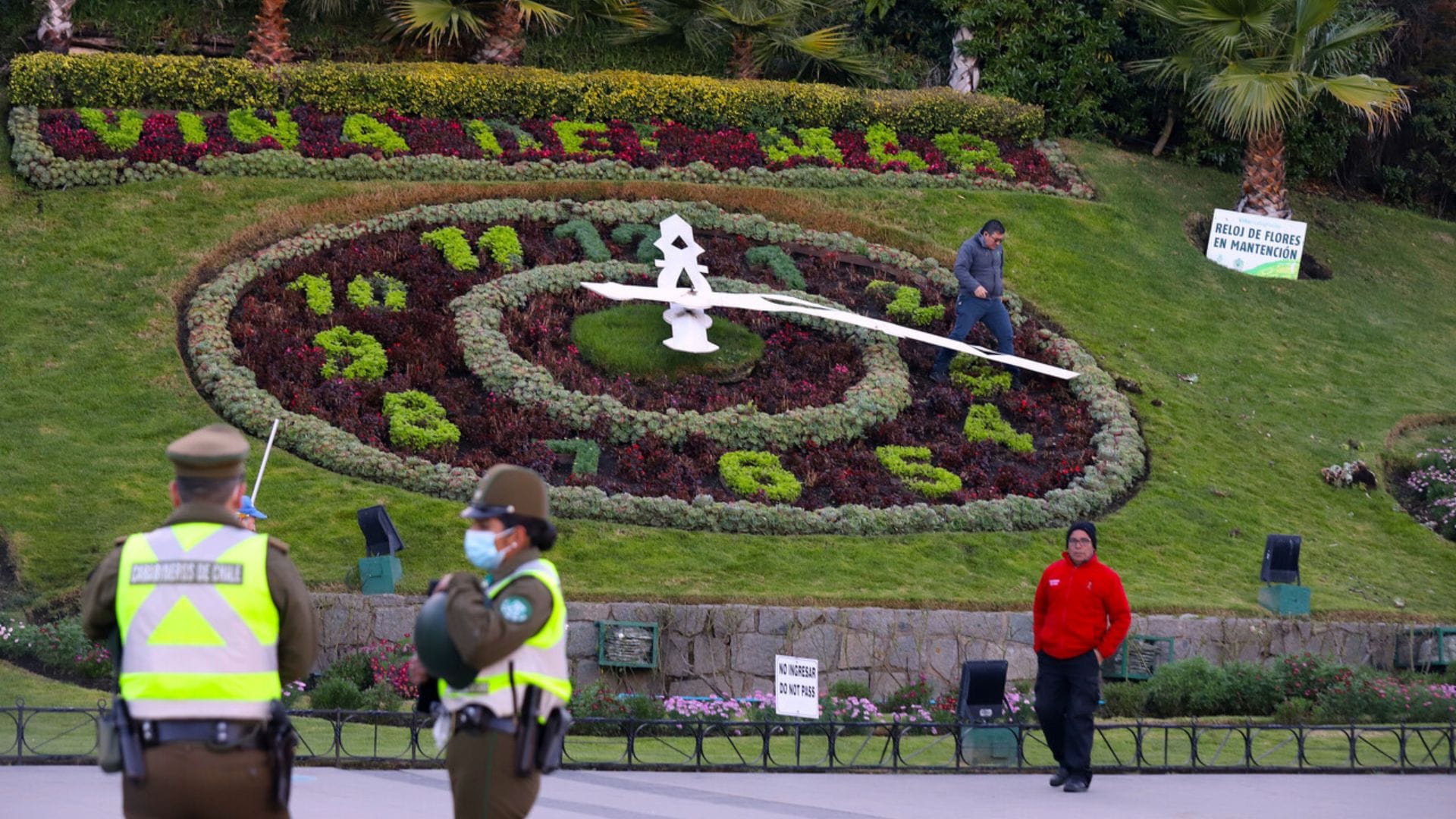 Ocurrió mientras se fotografiaba en el Reloj de Flores: Roban a turista que recorría Viña del Mar