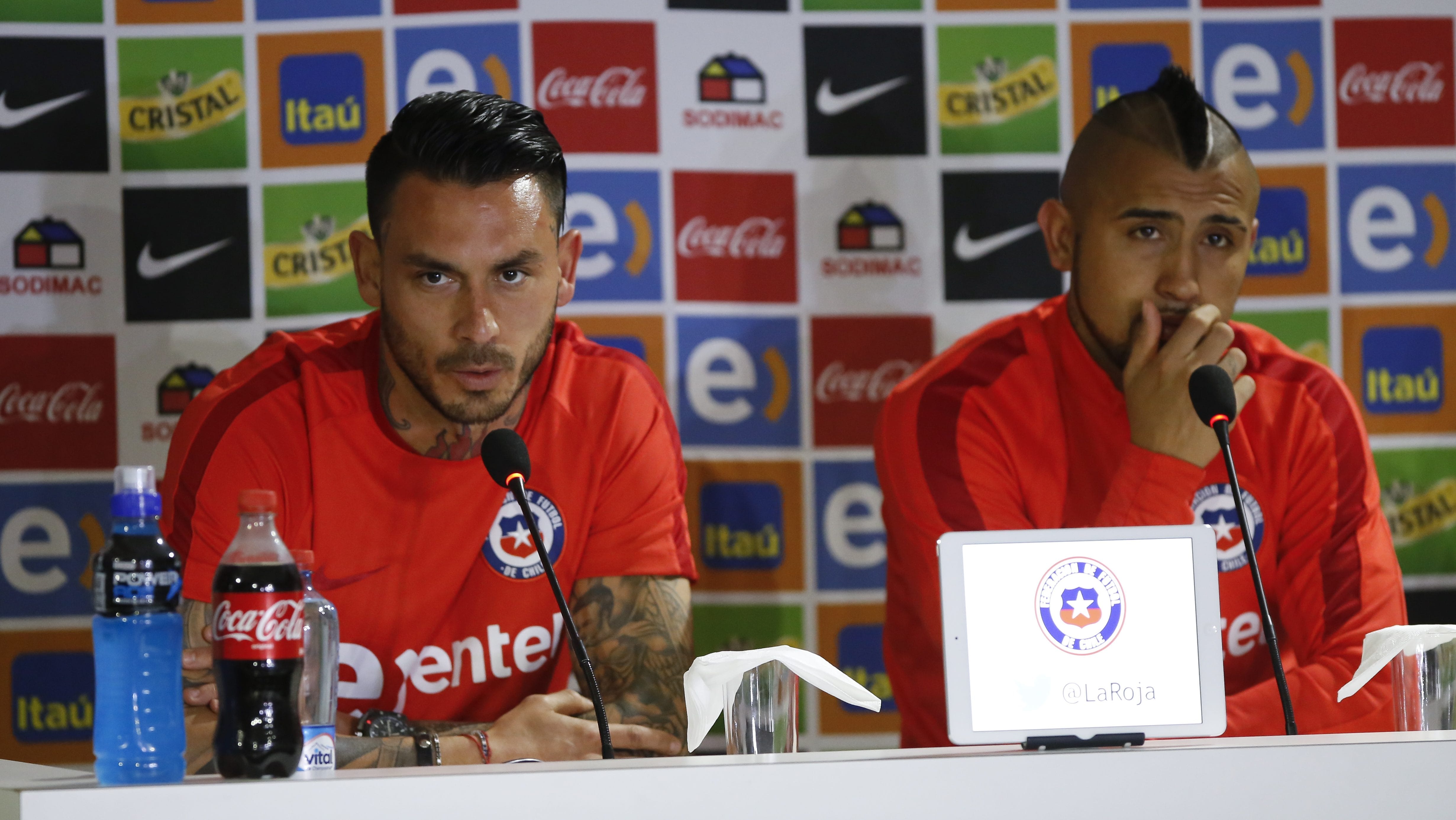 Mauricio Pinilla siembra el pánico por la situación médica de Arturo Vidal a días del partido de la Roja