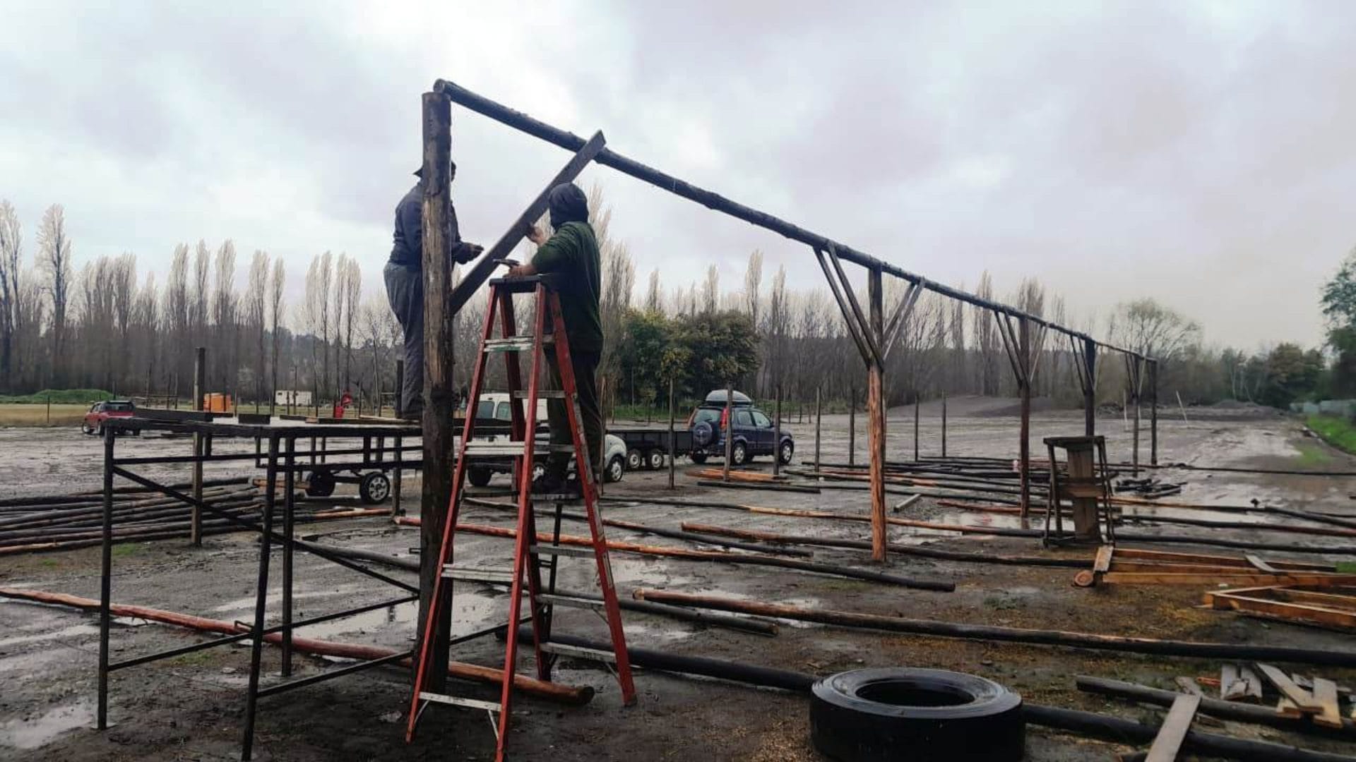 Inician construcción e instalación de ramadas en Quillón