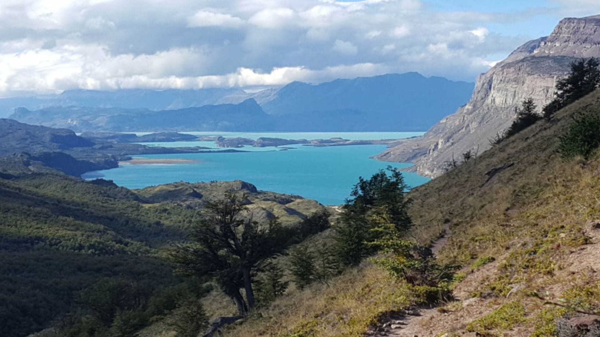 Denuncian a grupo chileno que habría adquirido estancias patagónicas de Argentina infringiendo la ley