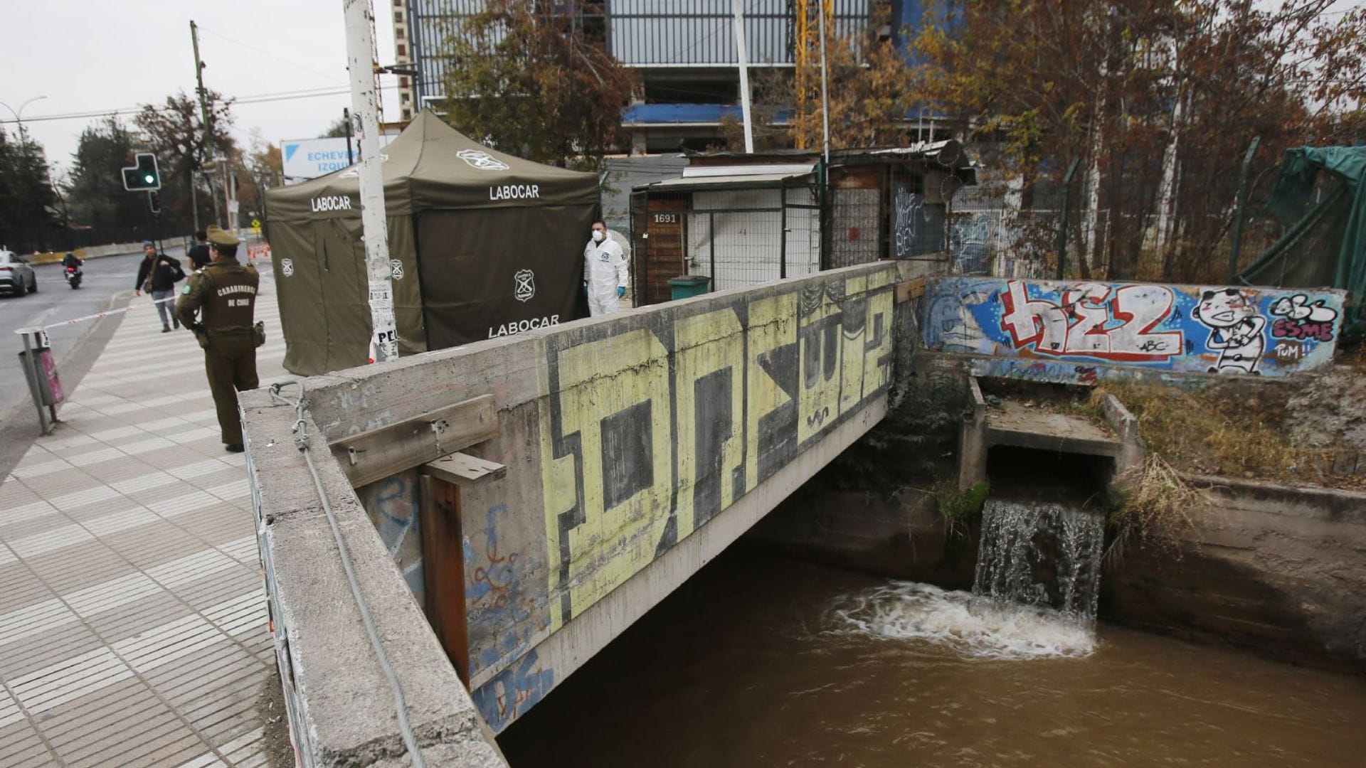 Investigan hallazgo de cadáver de un hombre en el canal San Carlos