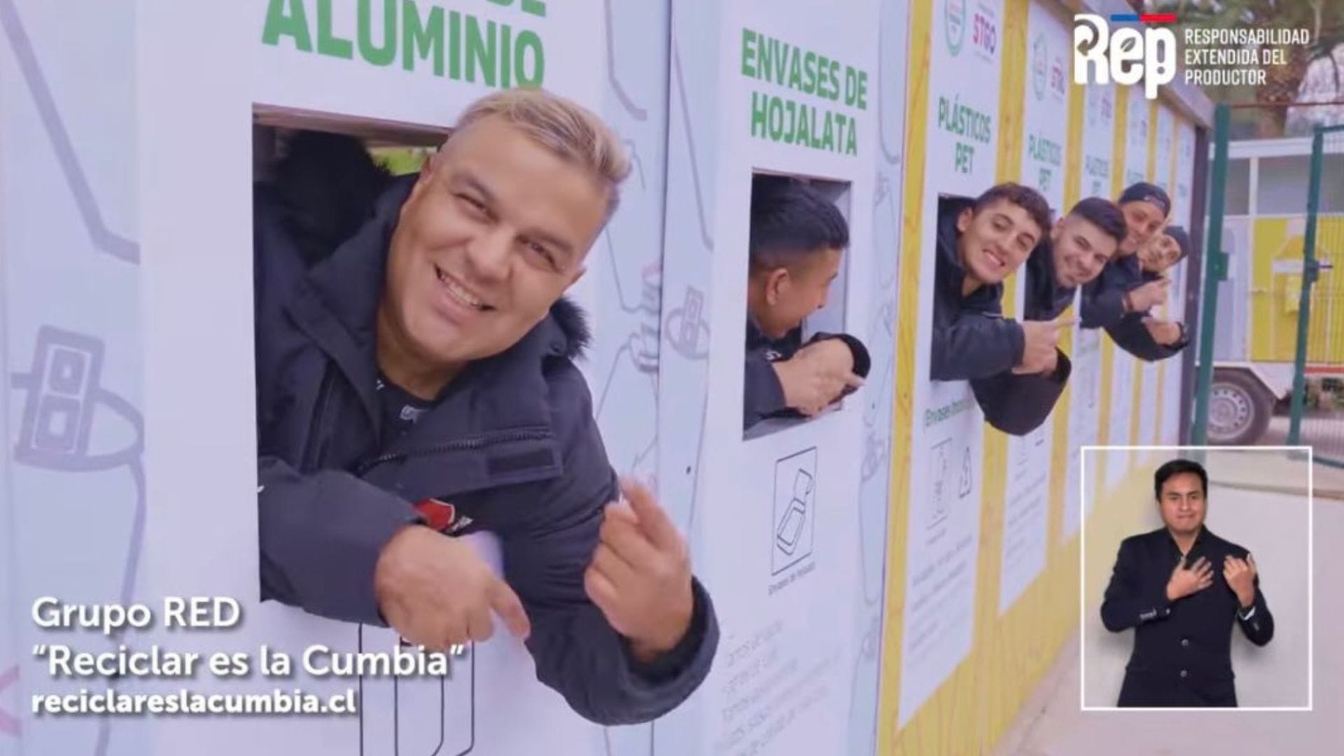 ”Tu y yo cuidemos el medioambiente”: Grupo RED recicla ”Amor de Adolescentes” para campaña de Ley REP