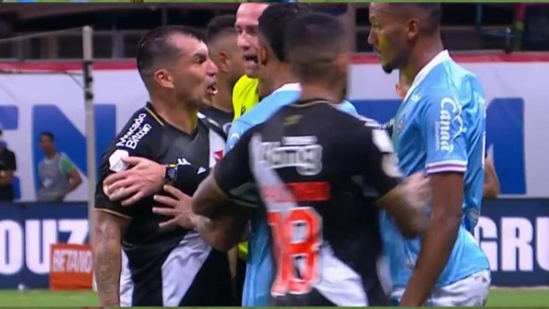 Vasco da Gama salvó un empate ante un rival directo con Gary Medel como titular